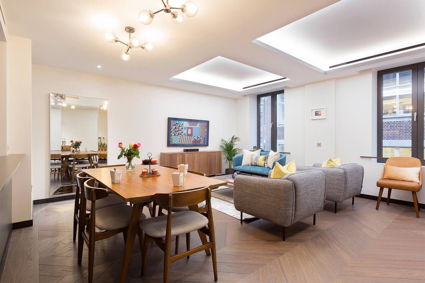 House Berwick Soho Soho 4: Elegant 2-Bedroom Apartment for Family Stays, Soho London