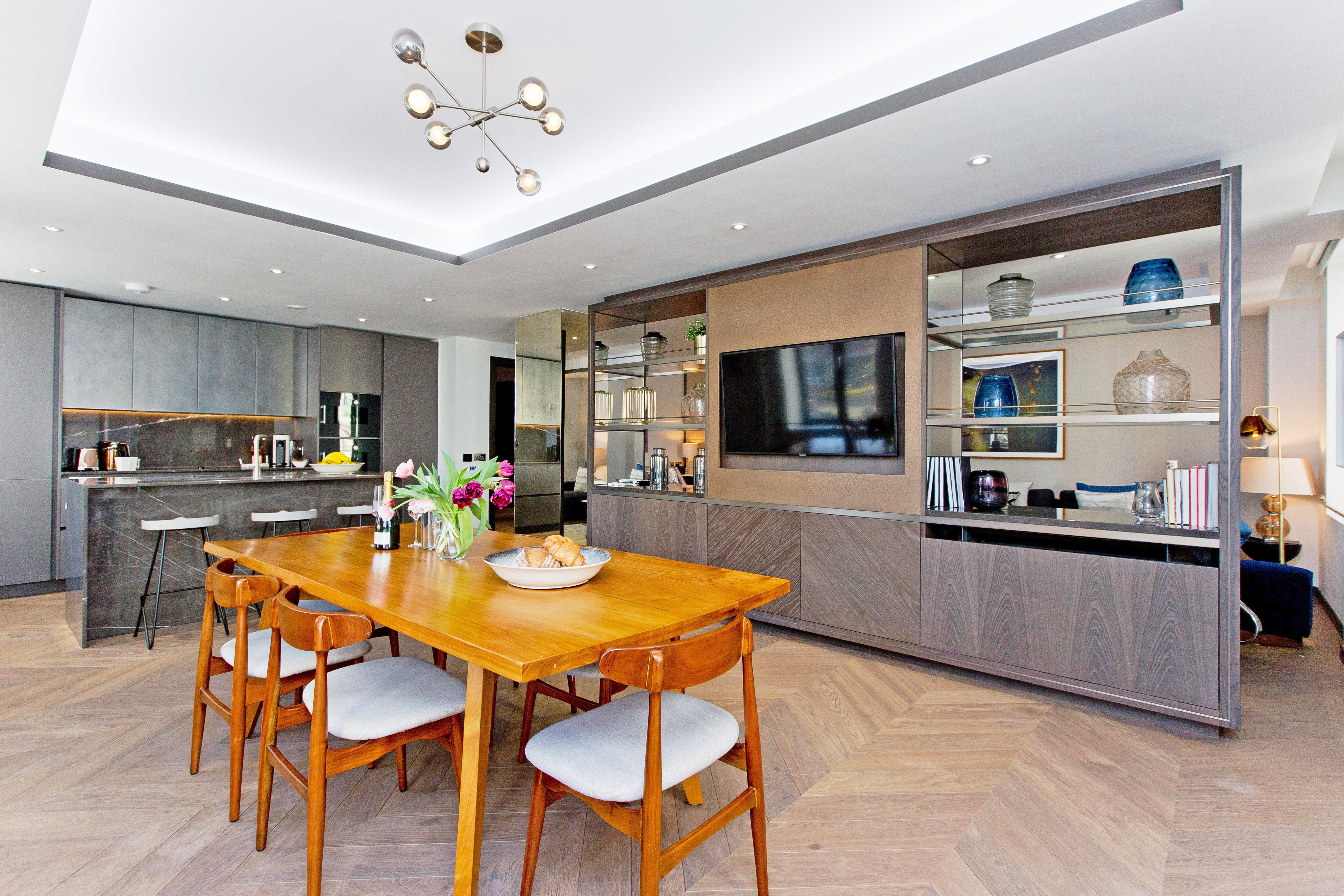 House Berwick Soho Soho: Luxury 3-Bedroom Apartment with Air-Con, Soho London