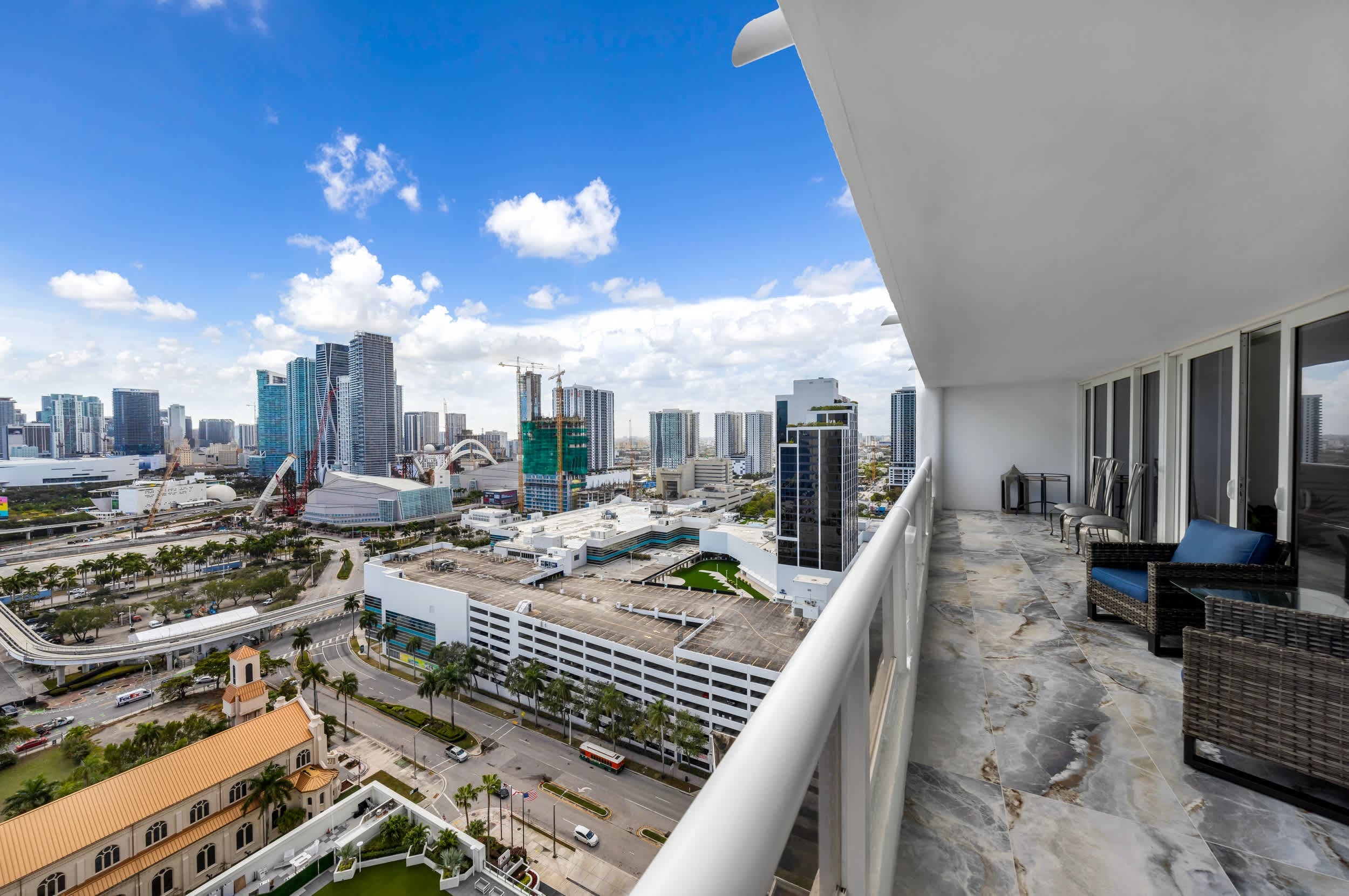 House Biscayne Miami Downtown Miami 5: Luxury 4-Bedroom Apartment with Seaview and Hot Tub, Downtown Miami