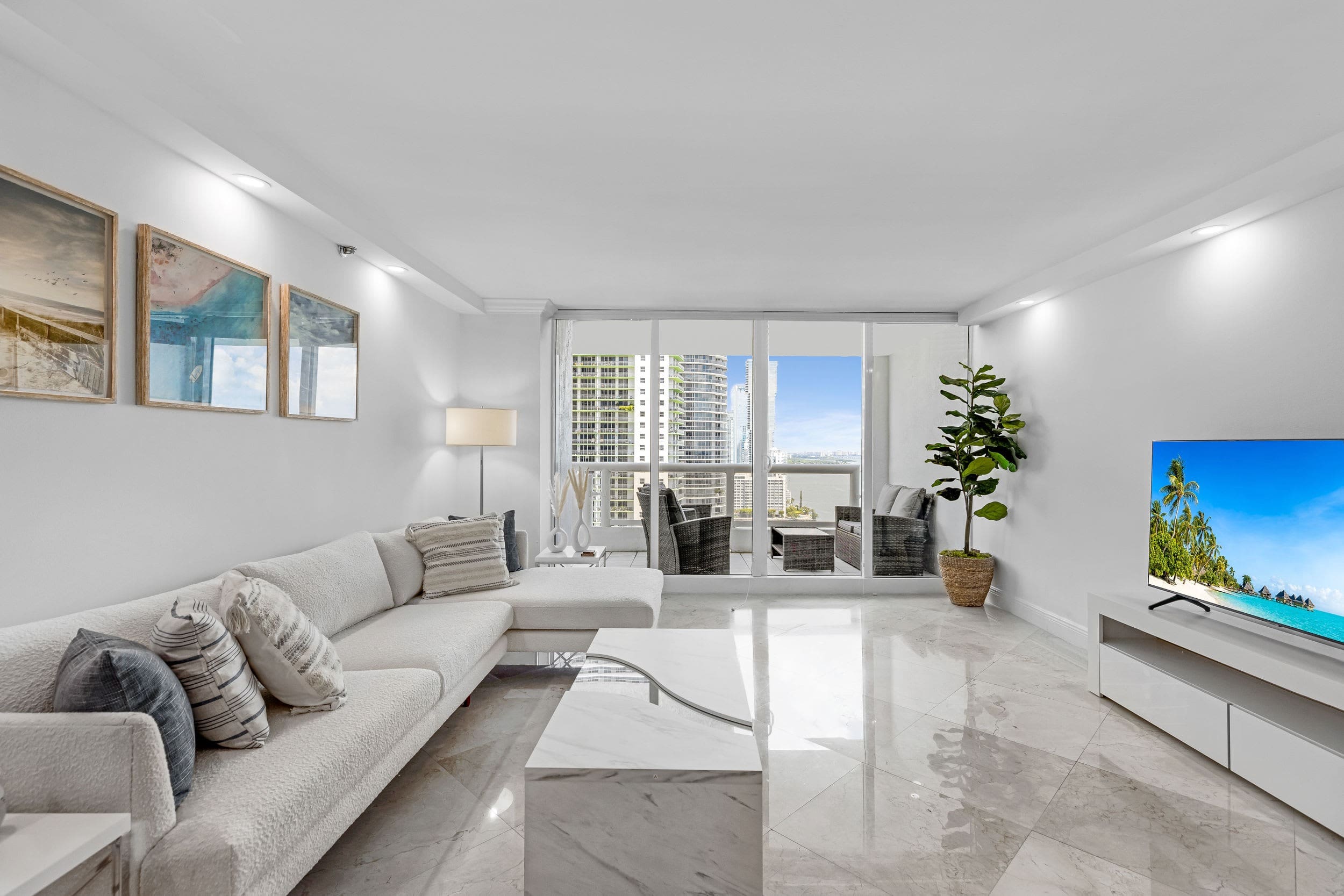 House Biscayne Miami Downtown Miami 6: Contemporary 3-Bedroom Apartment with Stunning Sea Views, Downtown Miami