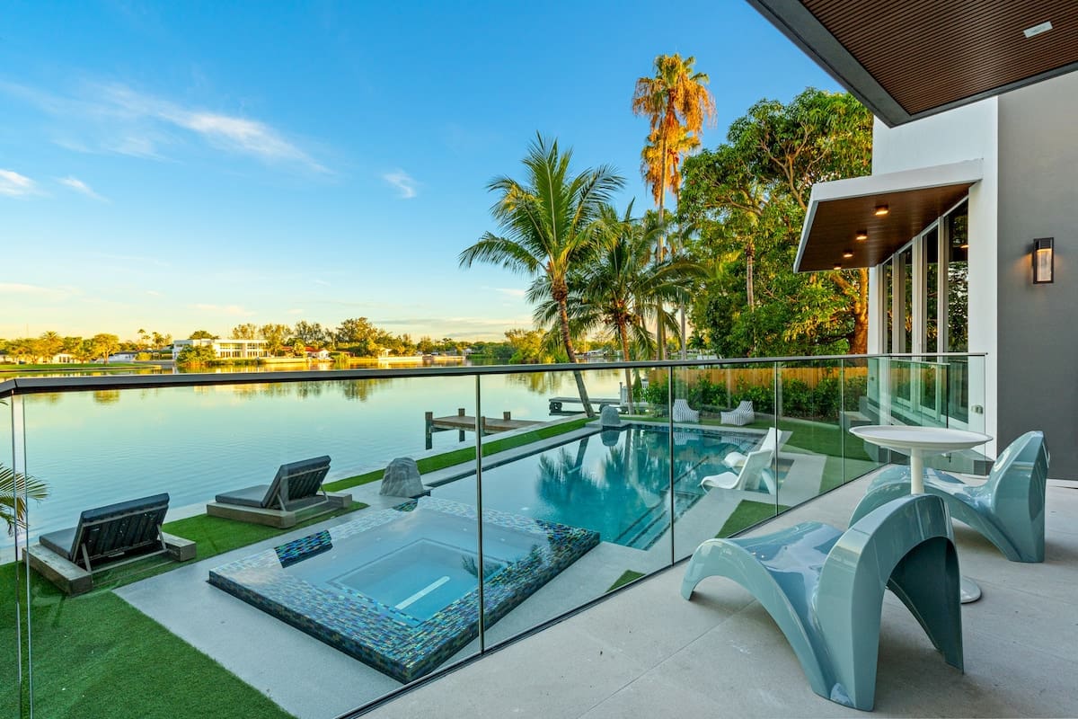 House Biscayne Miami: Spacious 5-Bedroom Luxury Villa with Seaview and Hot Tub, Miami