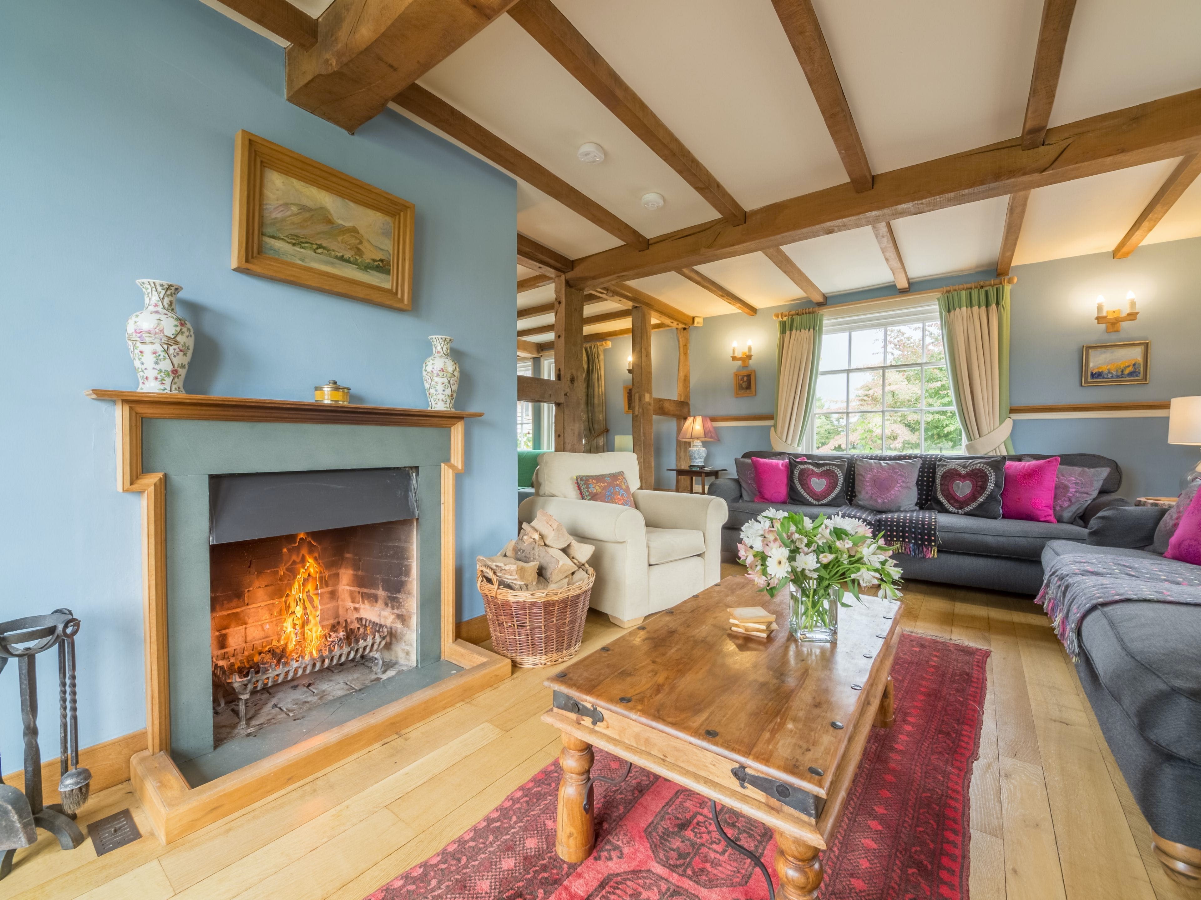 House Blackthorn Pembridge: 5-Bedroom Countryside Apartment with Hot Tub, Herefordshire