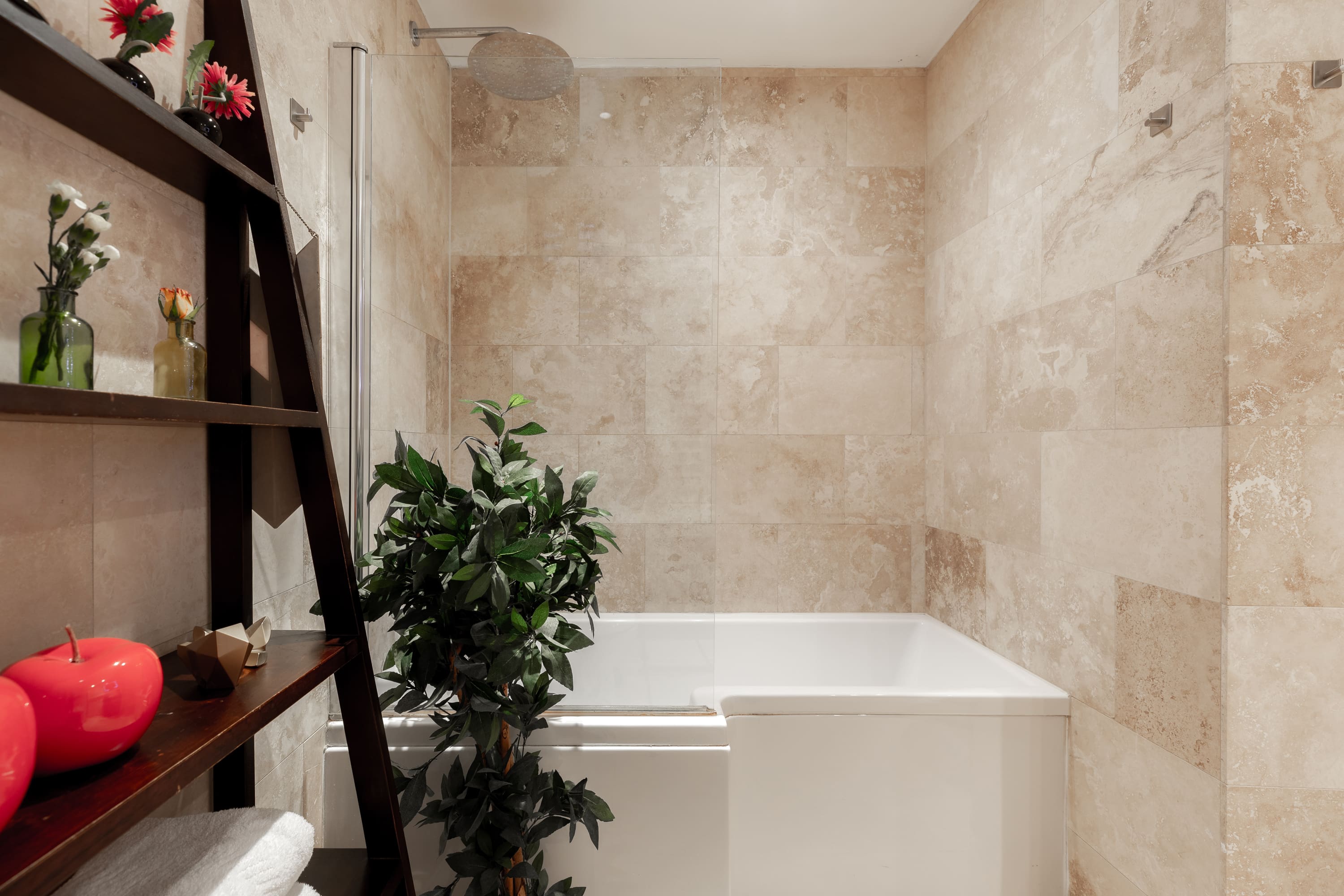 House Bloomsbury Holborn Holborn 3: Stylish 3-Bedroom Apartment with City Views, Holborn