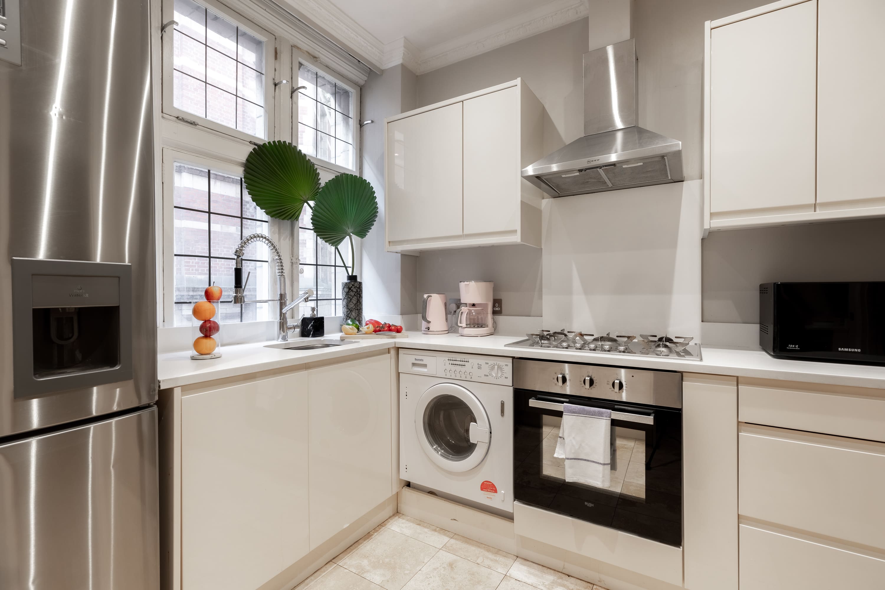 House Bloomsbury Holborn Holborn 3: Stylish 3-Bedroom Apartment with City Views, Holborn