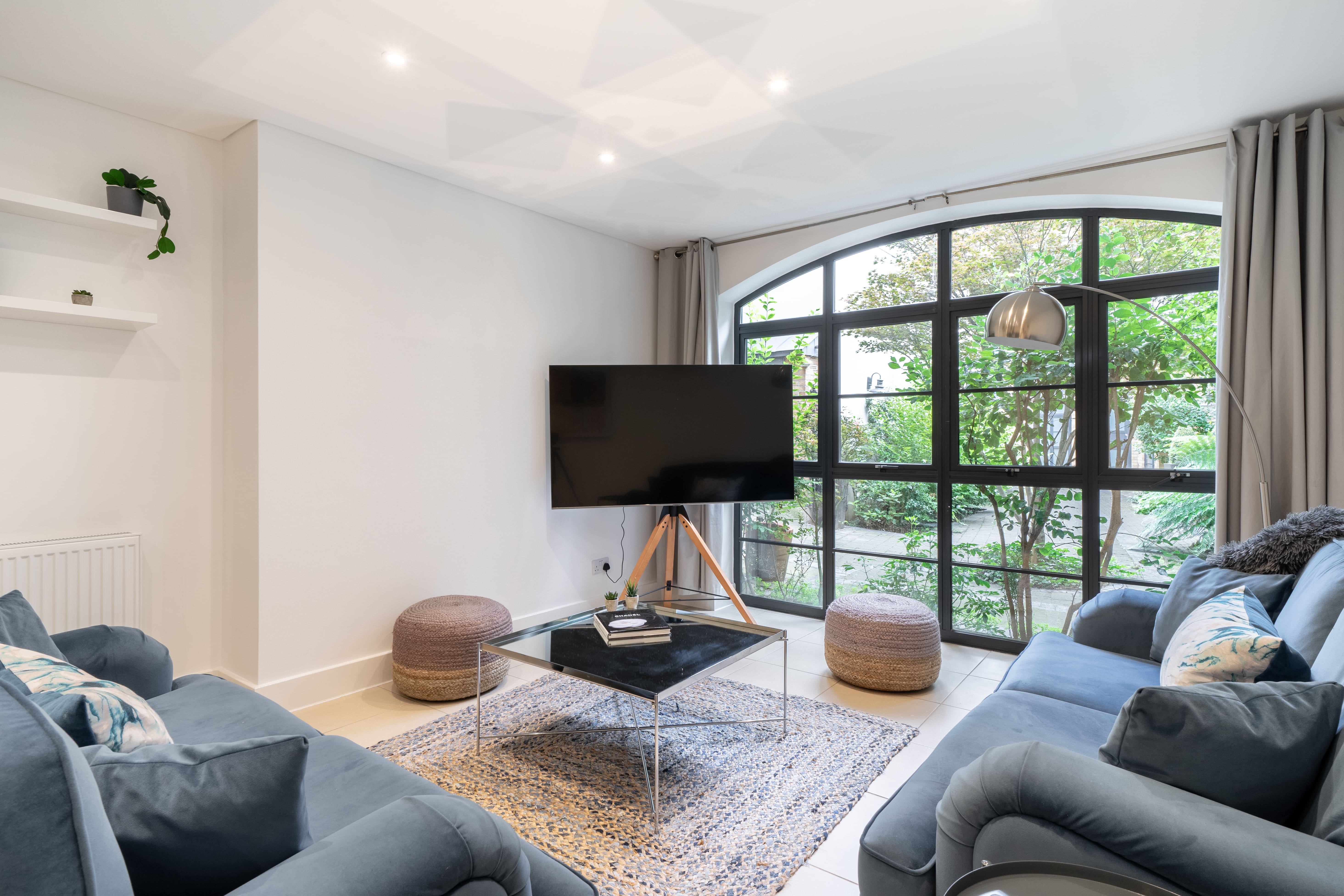 House Bloomsbury London: Luxury 3-Bedroom House with BBQ and Family-Friendly Features, The West End