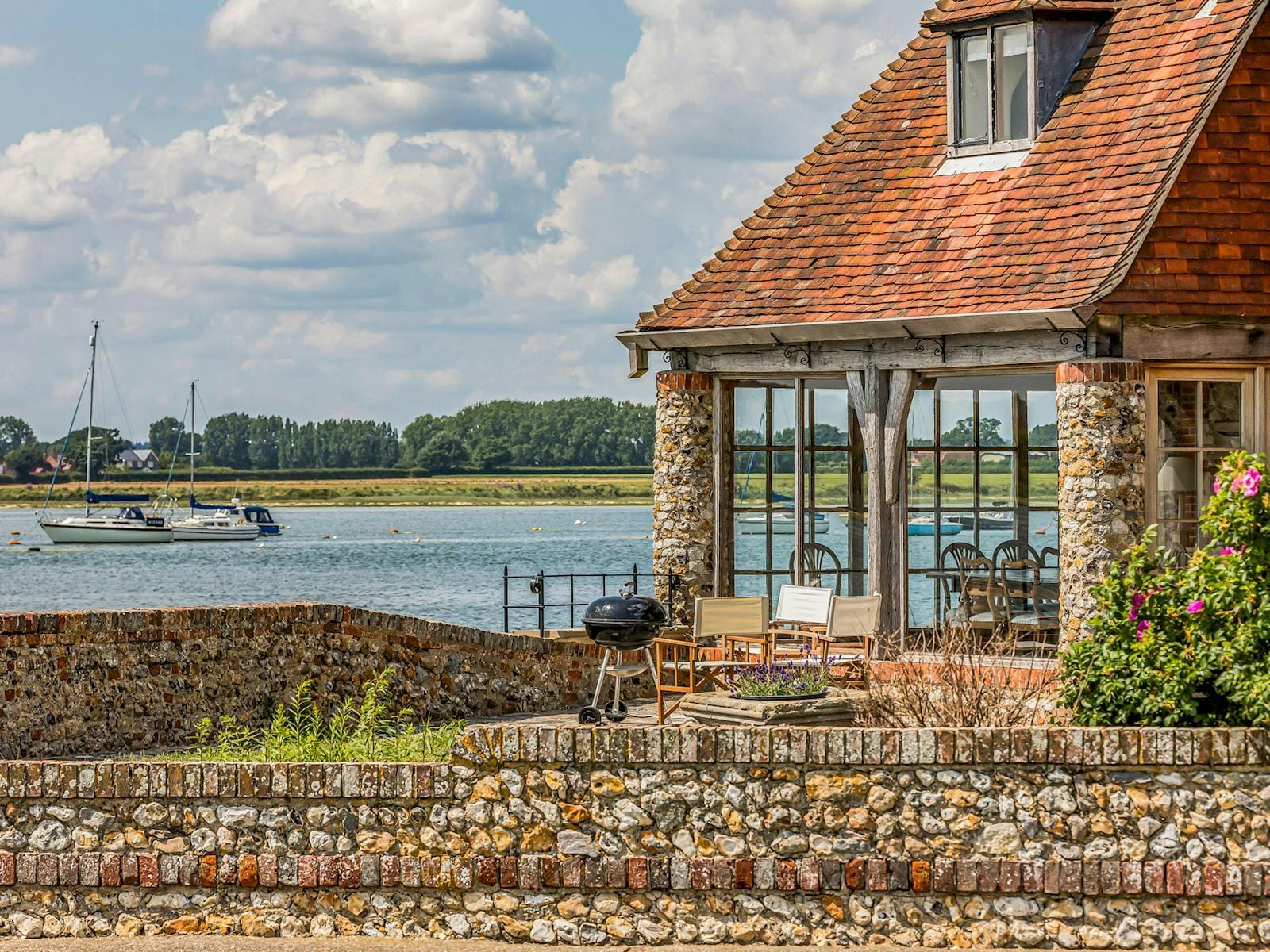 House Bosham Chichester: 5-Bedroom Luxury Villa with Seaview, Chichester