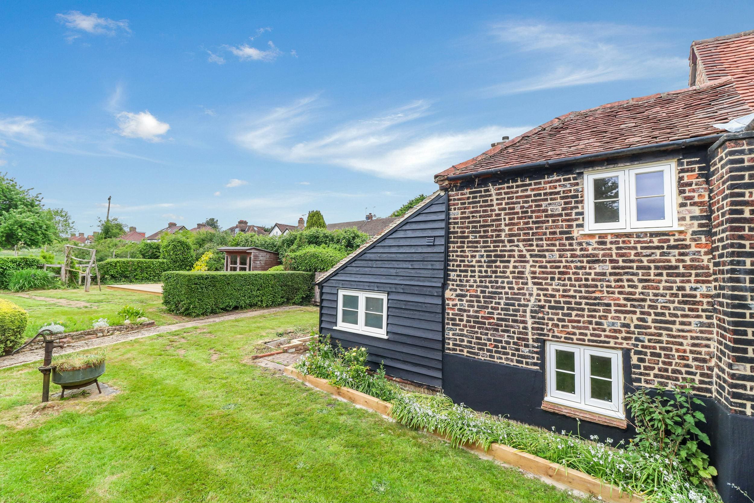 House Bovingdon Hertfordshire: Charming 3-Bedroom Holiday House for Families, Hertfordshire
