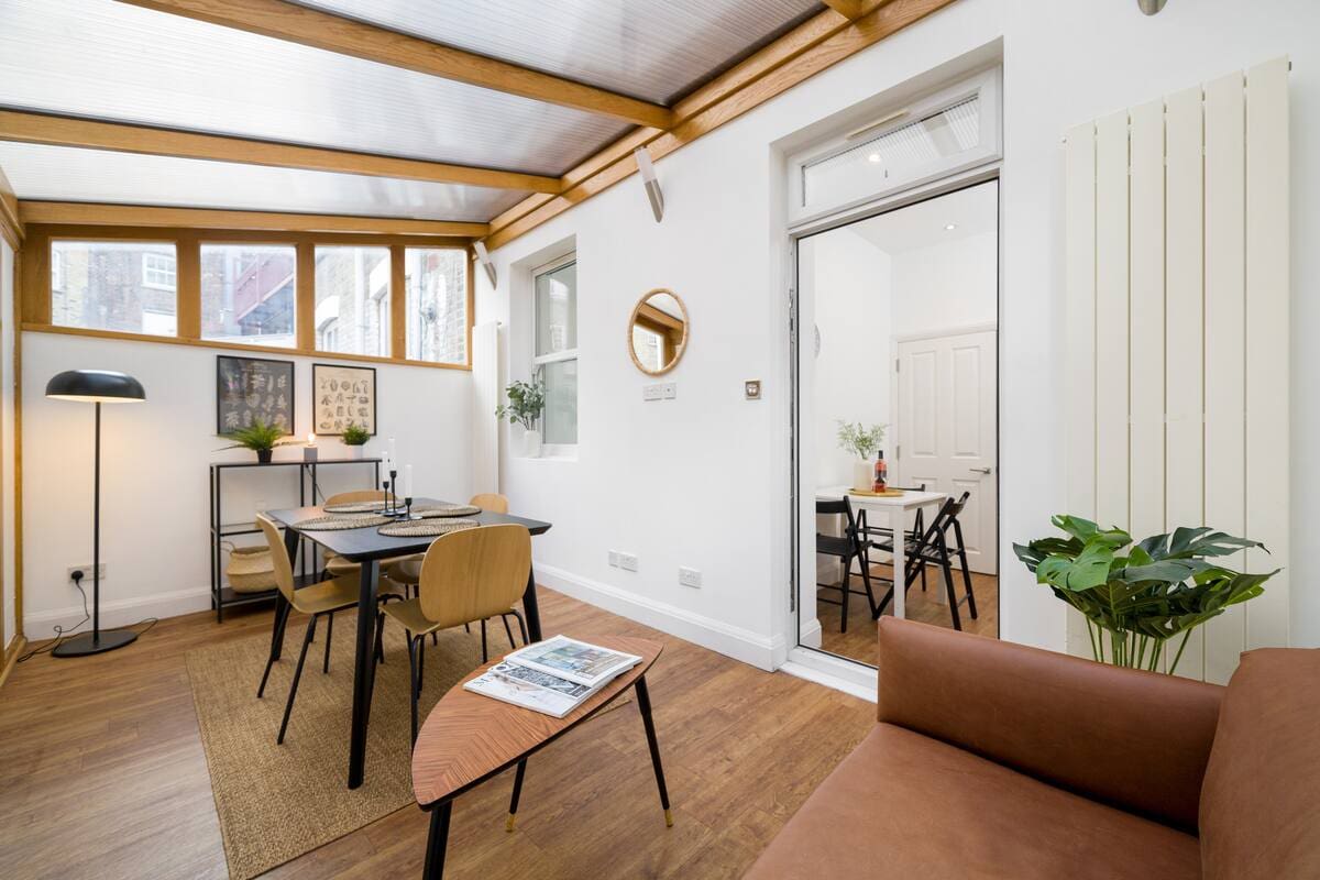 House Bowler Holborn: Spacious 2-Bedroom Apartment with Family-Friendly Features, Holborn