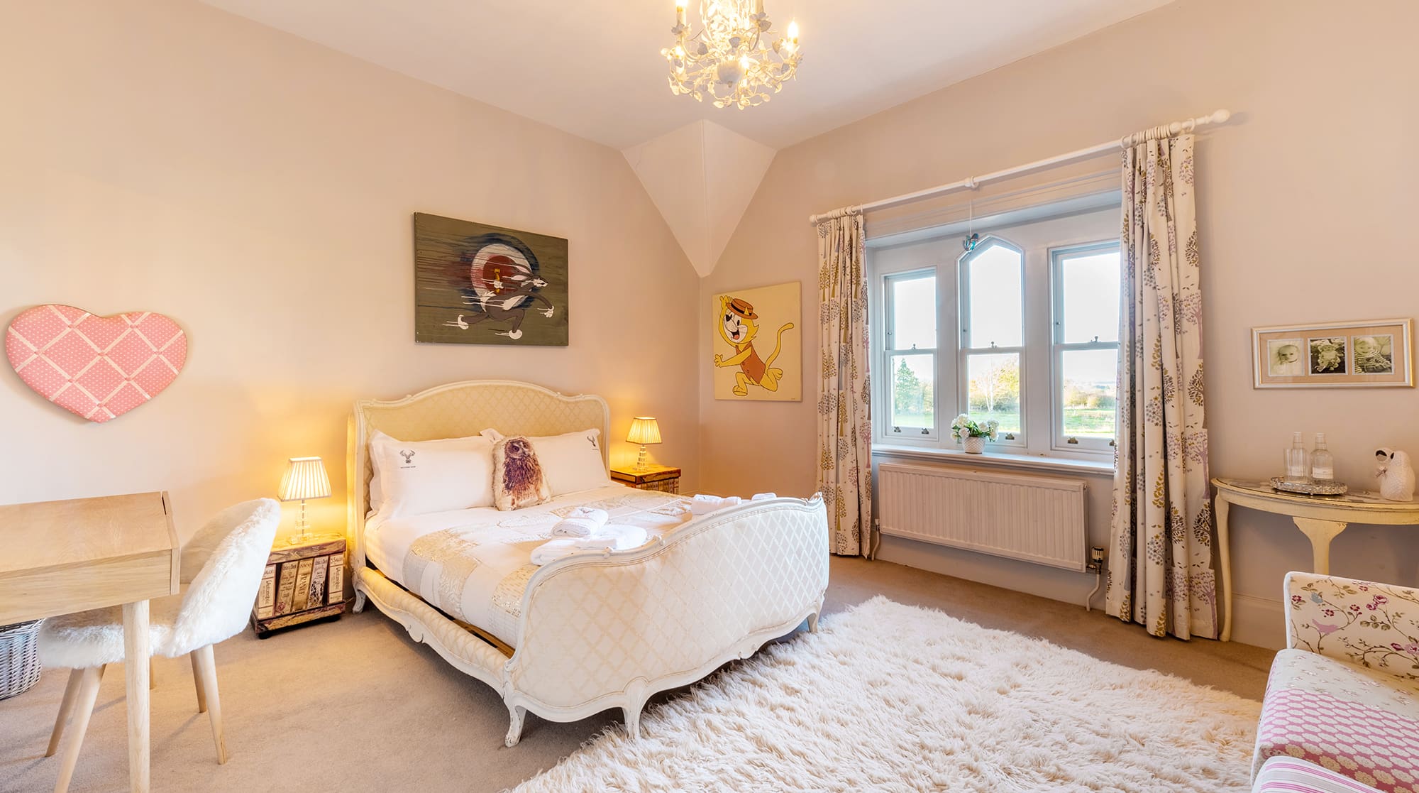 House Bray Windsor Windsor: Stunning 4-Bedroom Luxury House with Hot Tub, Windsor