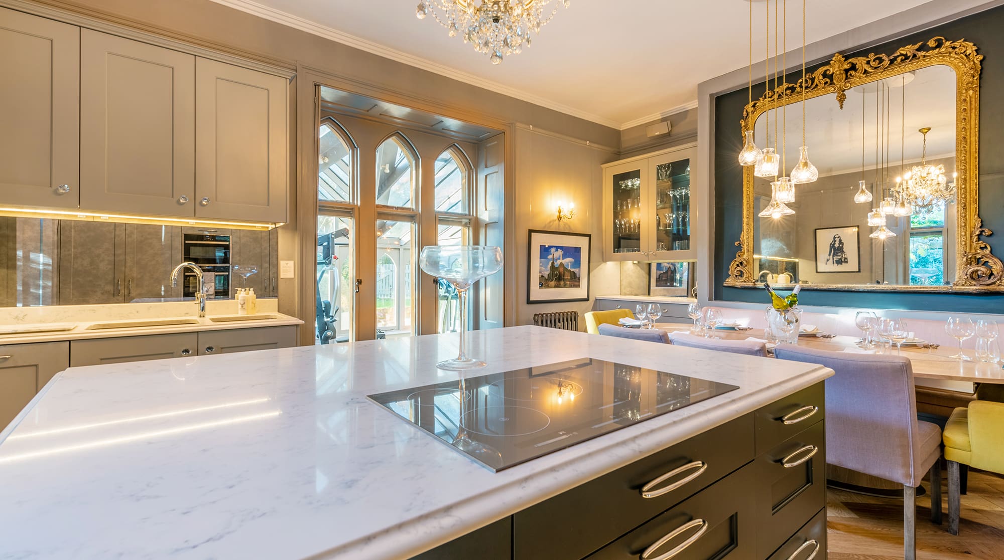 House Bray Windsor Windsor: Stunning 4-Bedroom Luxury House with Hot Tub, Windsor