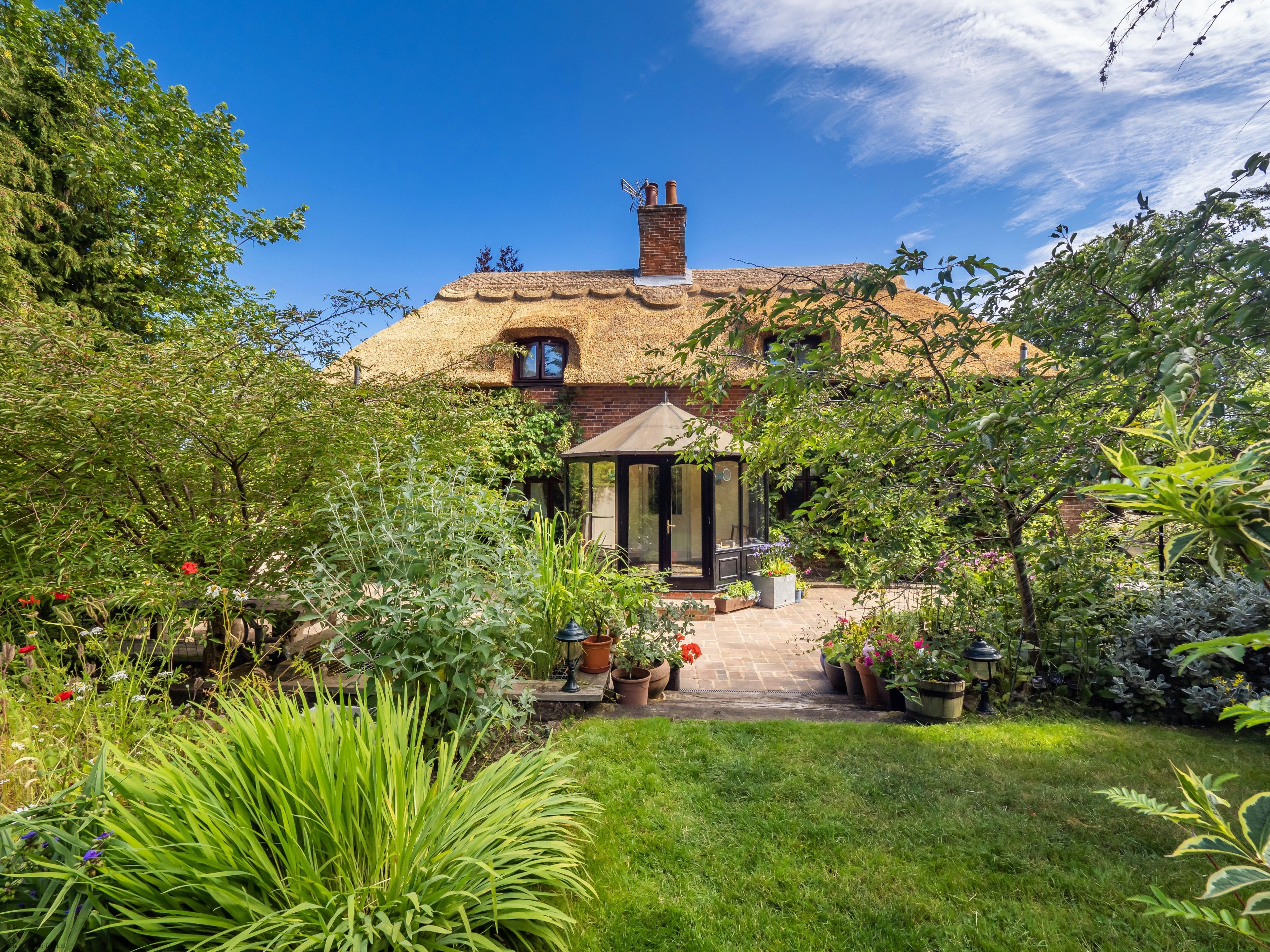 House Broads Norwich: Luxury 5-Bedroom House with Hot Tub and Seaview, Norwich