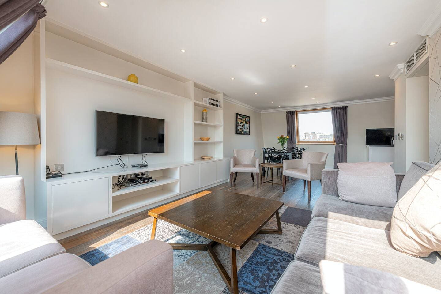 House Brompton Kensington South Kensington 8: Luxury 3-Bedroom Apartment with Family-Friendly Amenities, South Kensington