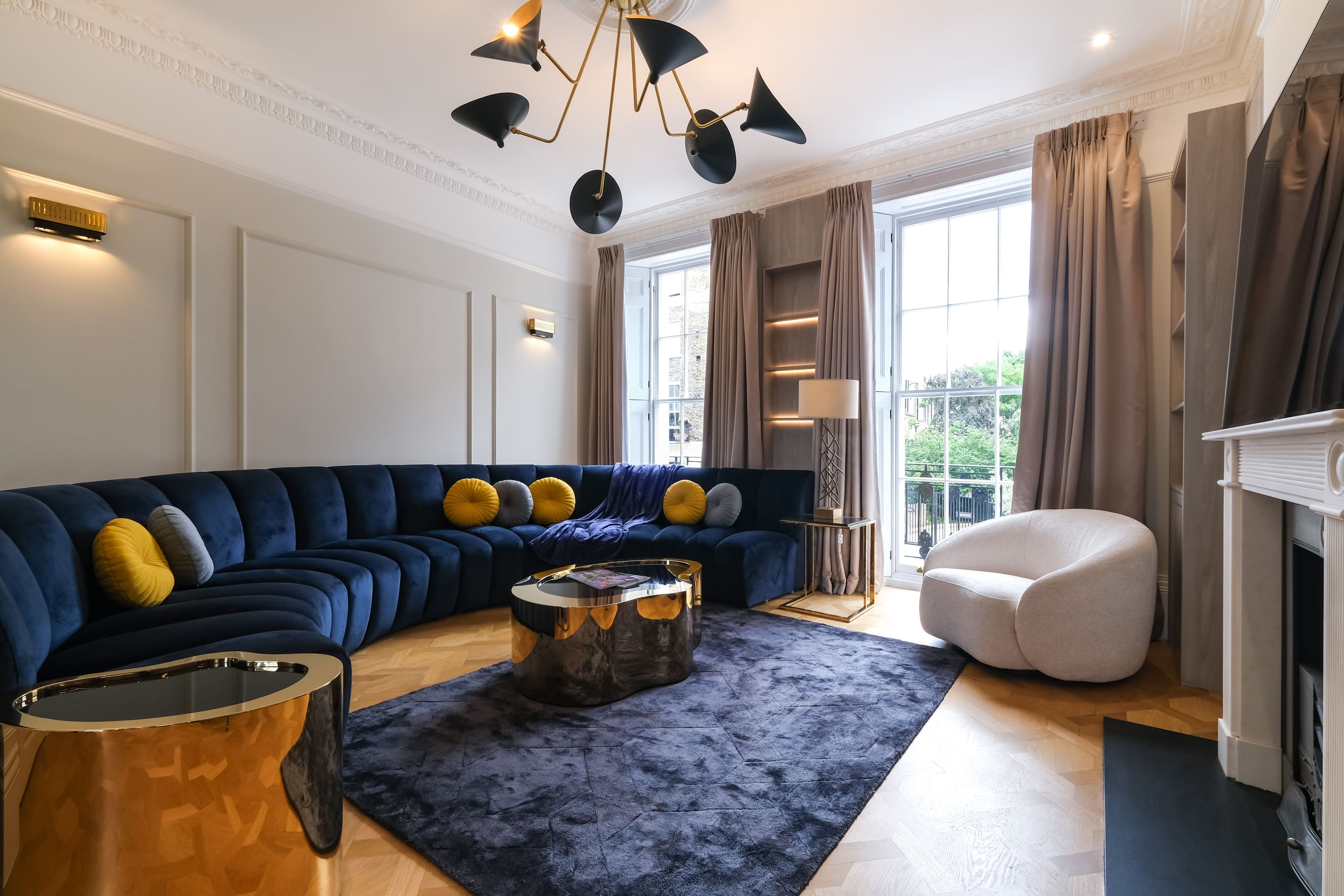 House Brunel Paddington: Opulent 4-Bedroom Apartment with Air-Con and BBQ, Paddington