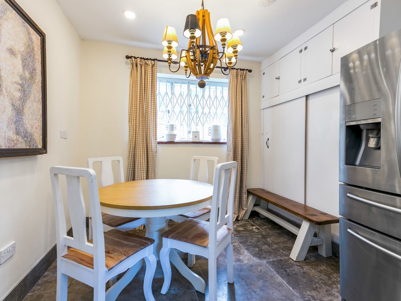 House Burham Windsor: Spacious 5-Bedroom Family-Friendly Apartment Rental Windsor with Garden