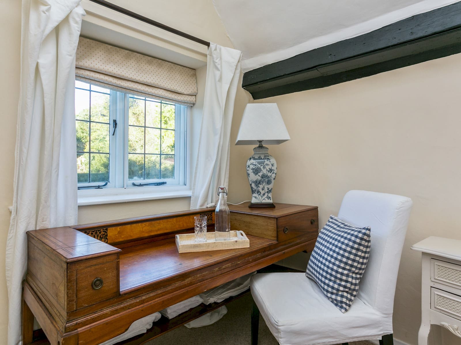 House Burham Windsor: Spacious 5-Bedroom Family-Friendly Apartment Rental Windsor with Garden