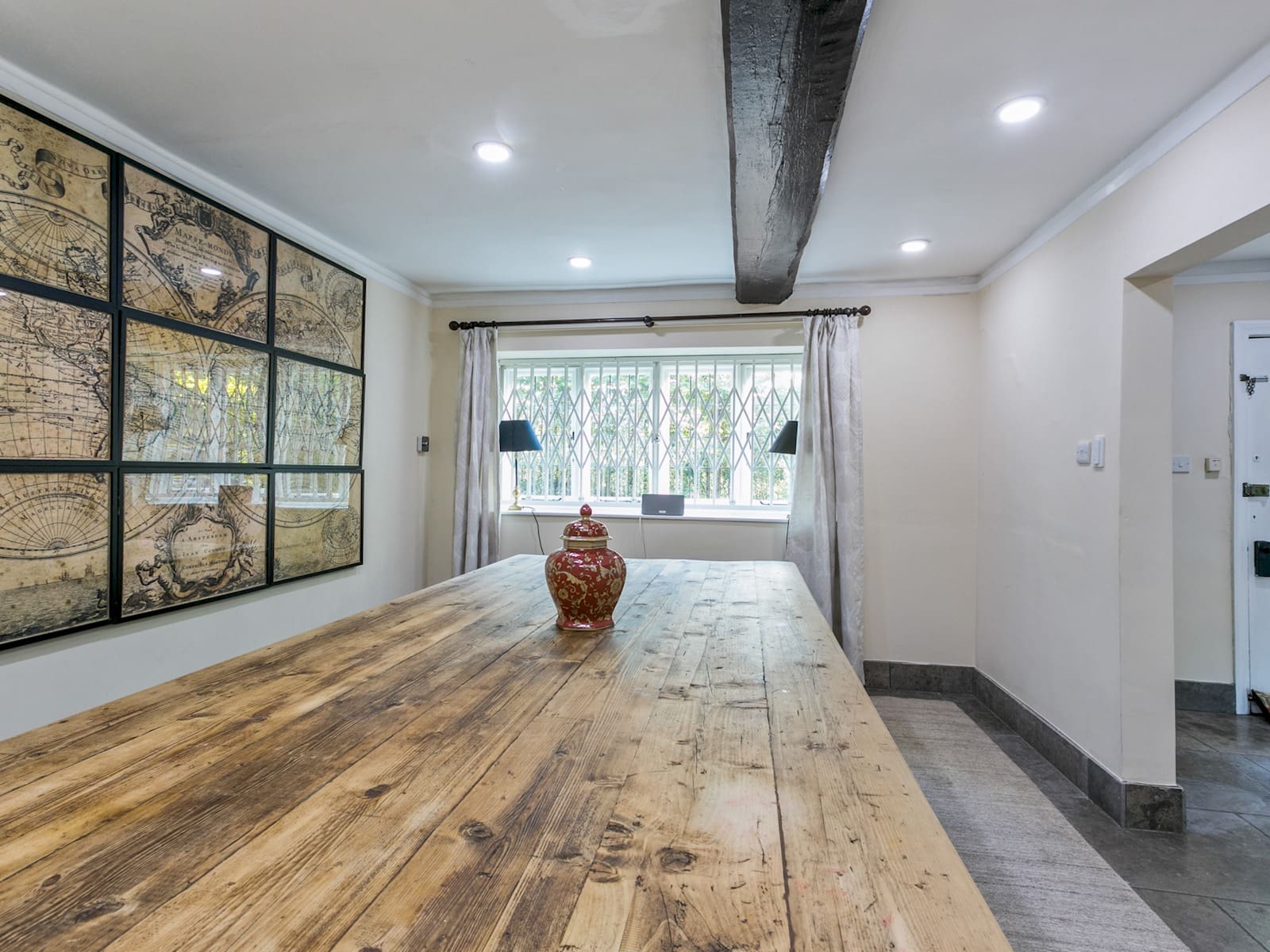 House Burham Windsor: Spacious 5-Bedroom Family-Friendly Apartment Rental Windsor with Garden