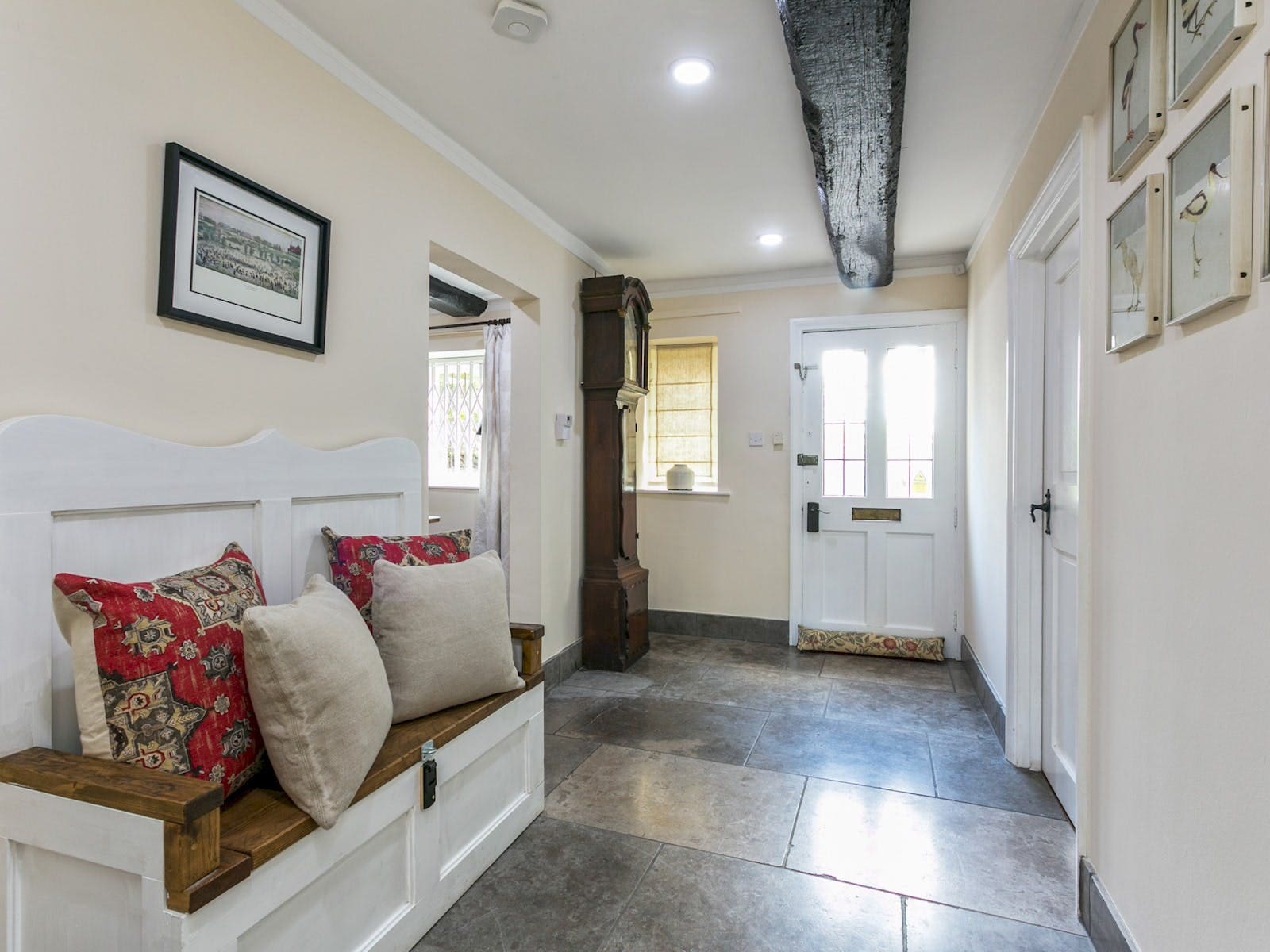 House Burham Windsor: Spacious 5-Bedroom Family-Friendly Apartment Rental Windsor with Garden