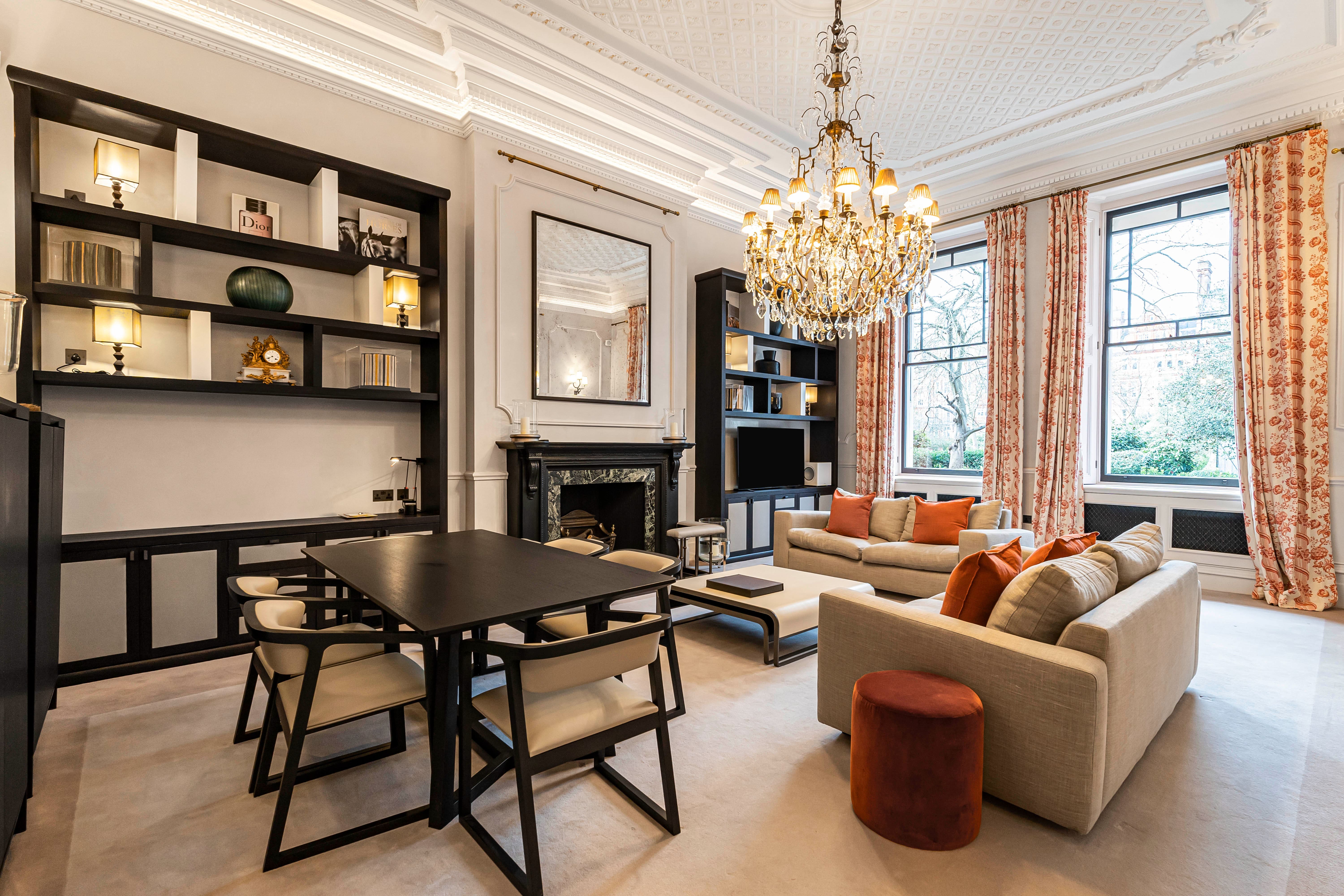 House Cadogan Chelsea Chelsea 5: Luxury 4-Bedroom Apartment with Elegant Interiors, Chelsea