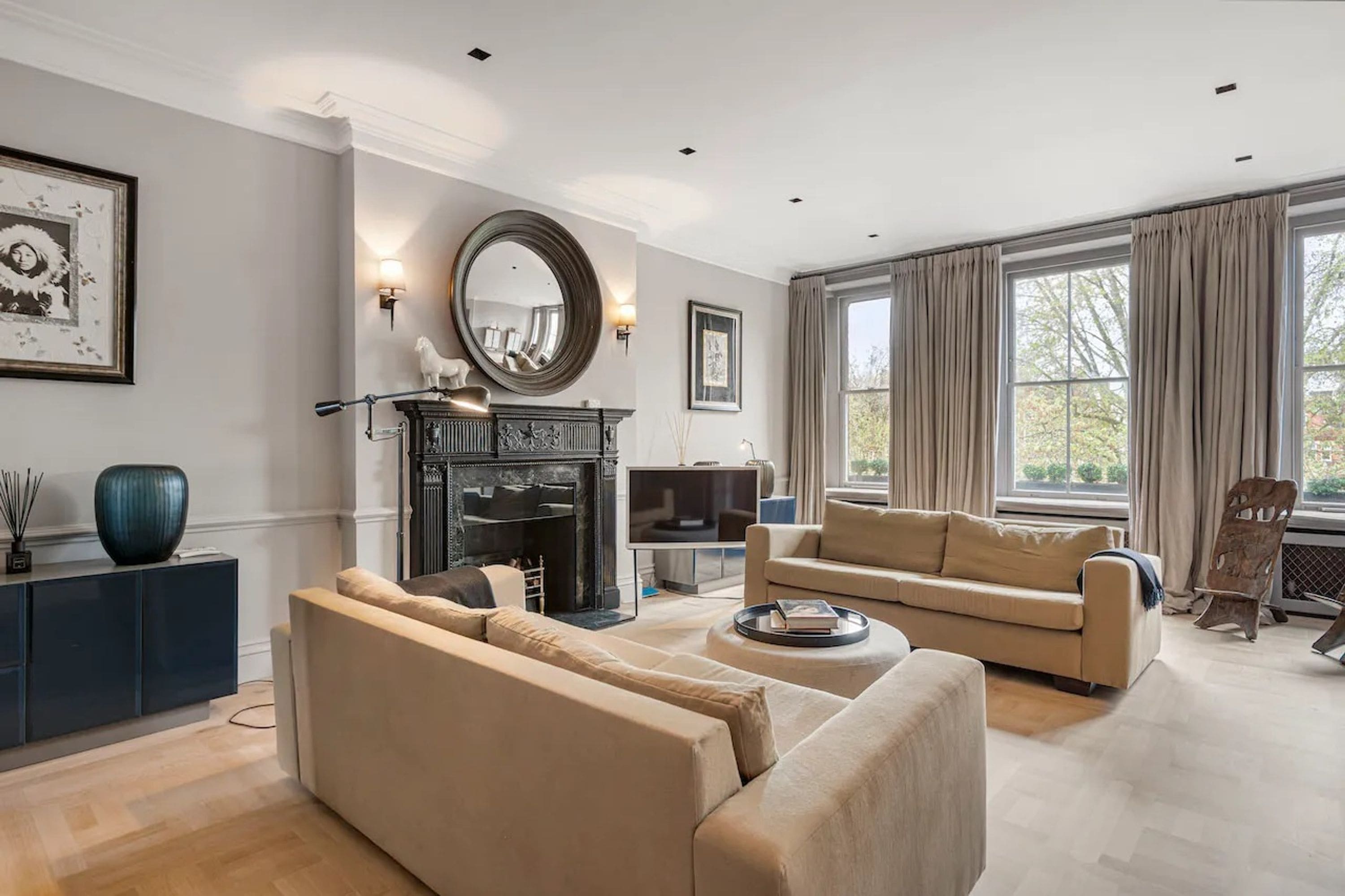 House Cadogan Knightsbridge Knightsbridge 4: Spacious 2-Bedroom Luxury Apartment, Knightsbridge with Family-Friendly Features