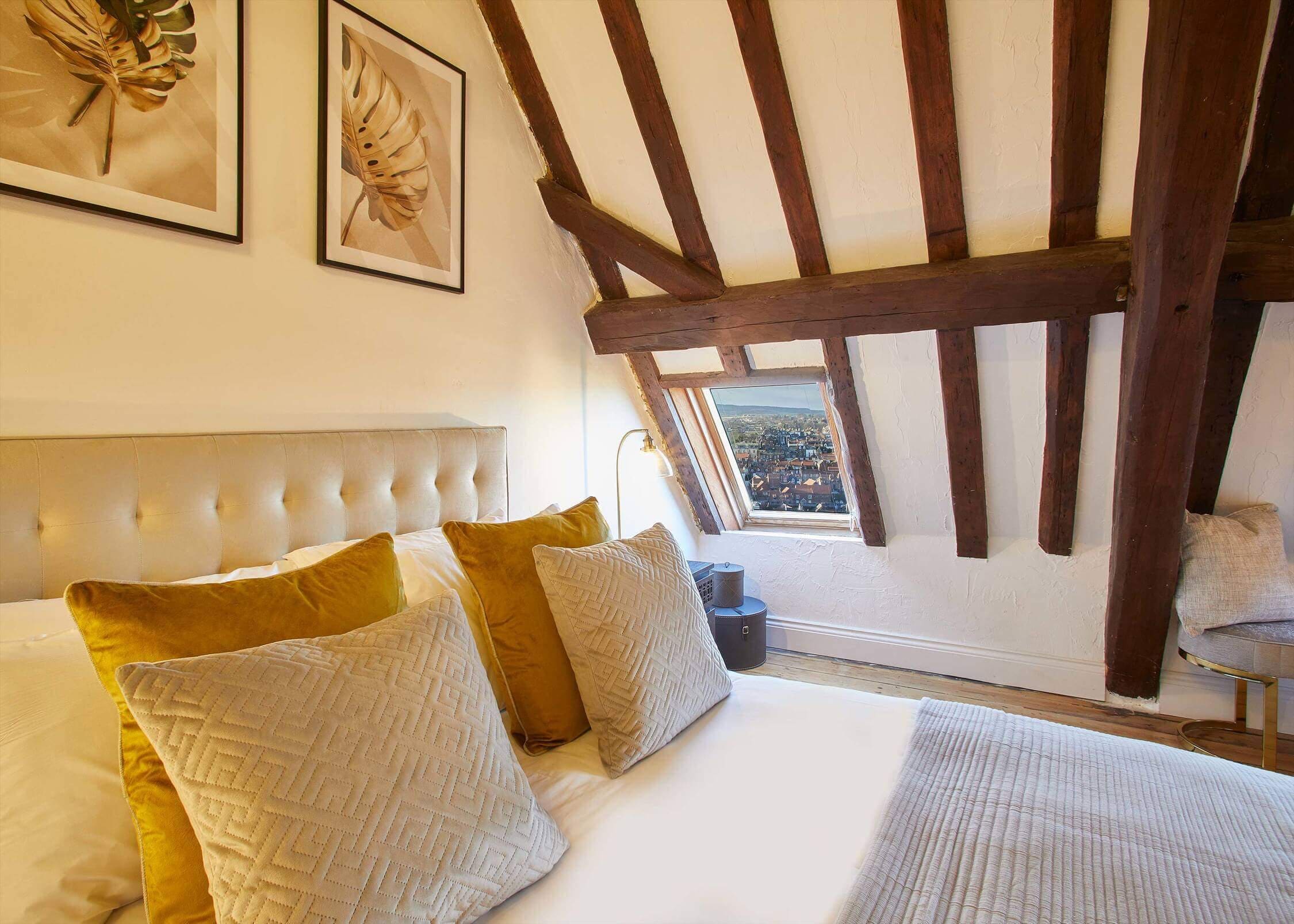 House Caedmon Whitby Whitby: Charming 5-Bedroom Holiday Cottage with Seaviews in Whitby, North Yorkshire