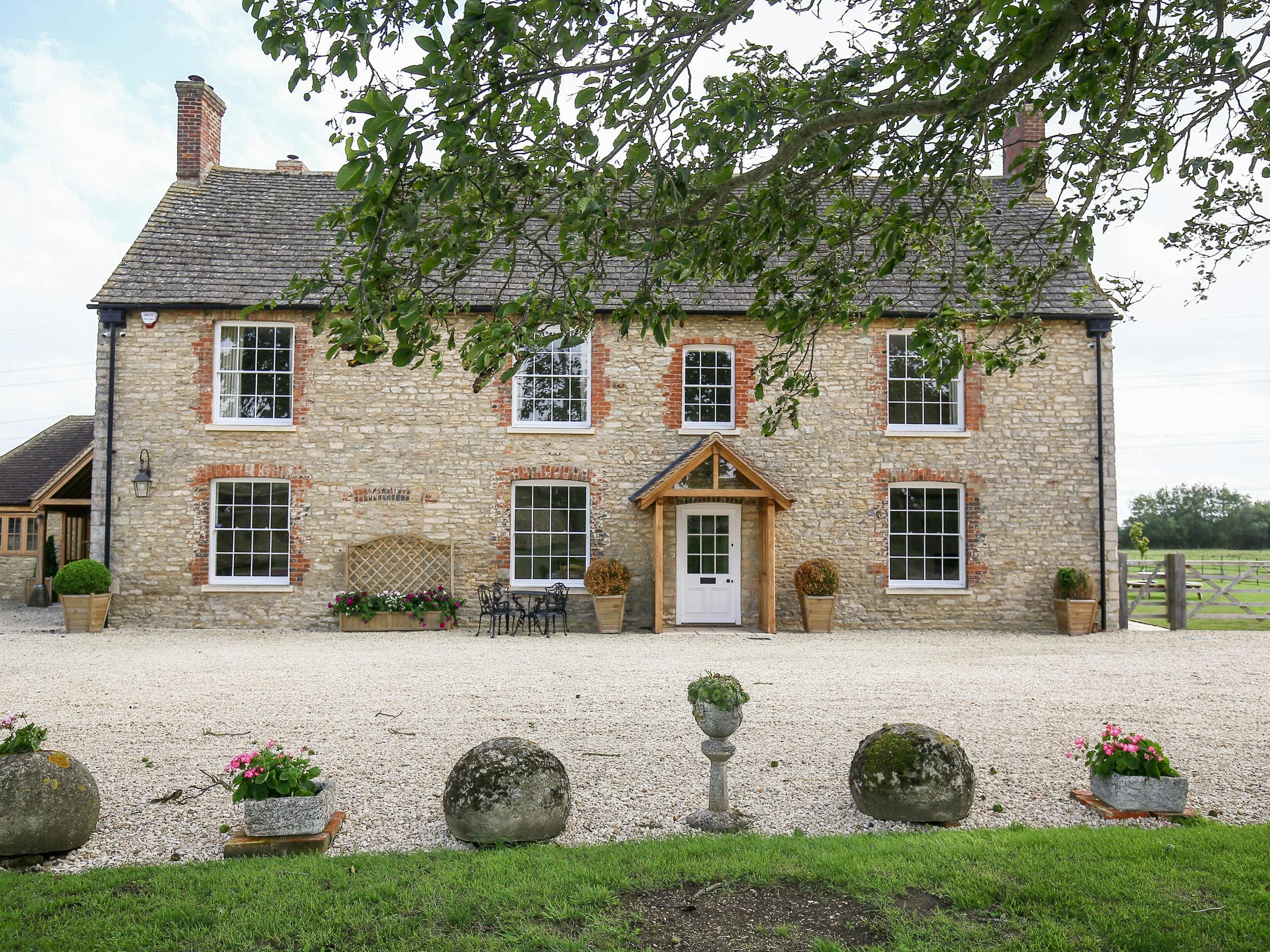 House Calcot Oxfordshire: Luxury 6-Bedroom House with Countryside Views, Oxfordshire