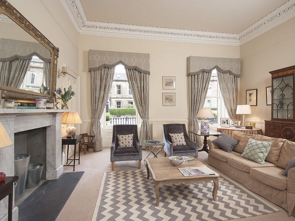 House Calton Edinburgh Hillside: Elegant 2-Bedroom Apartment with Georgian Features, Edinburgh