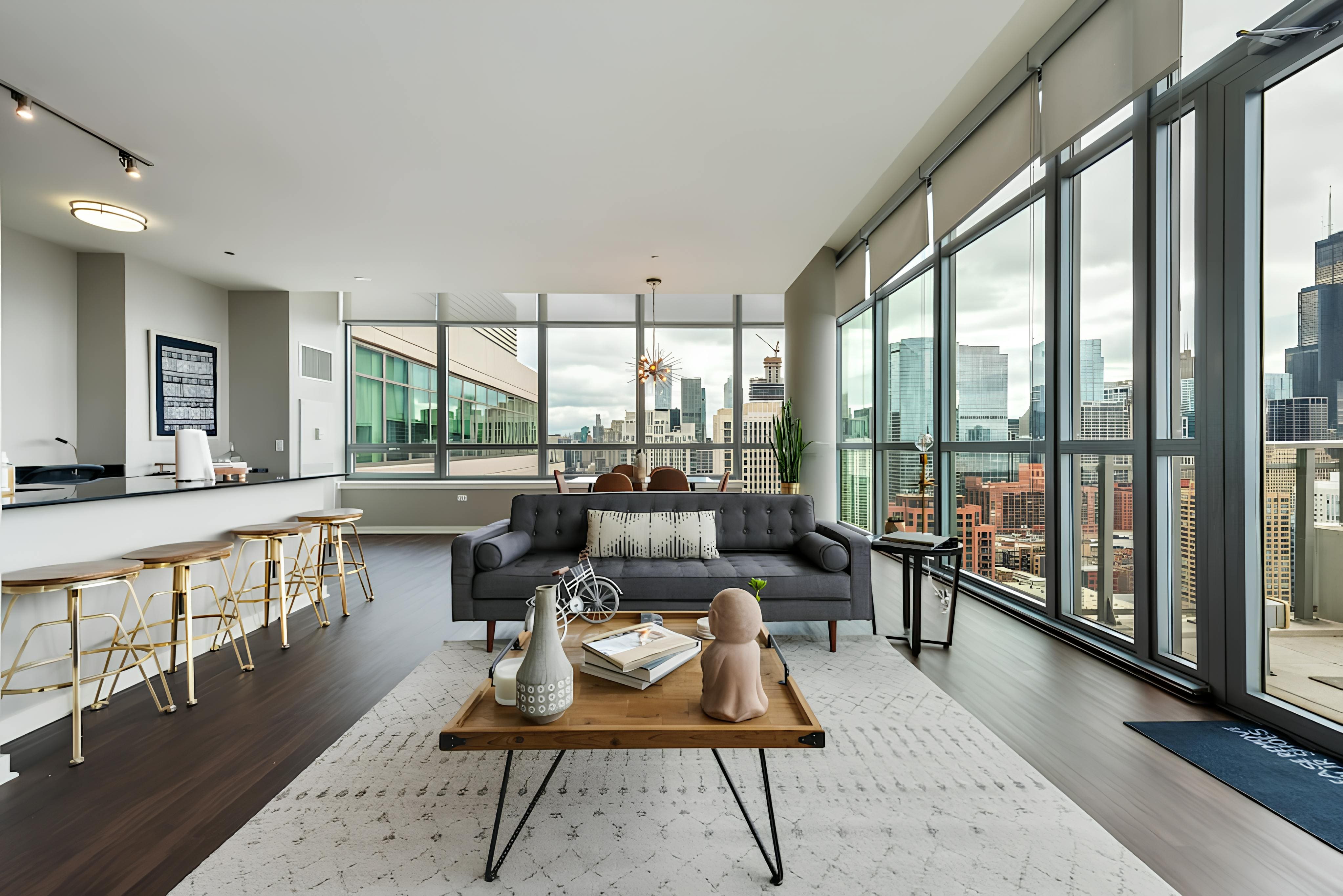 House Calumet Chicago: Luxury 6-Bedroom Apartment with Gym and Pool Access, Chicago