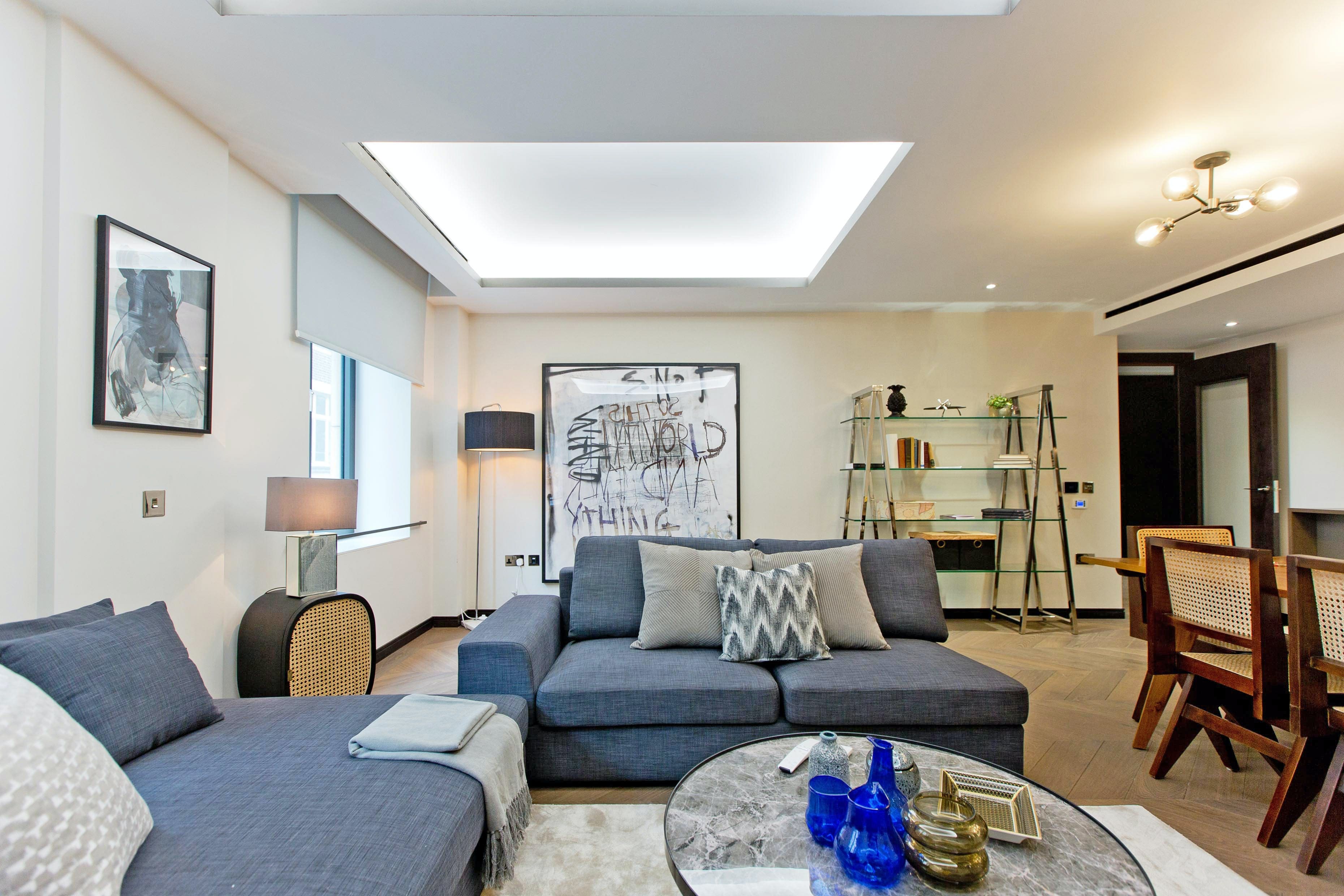 House Carnaby Soho Soho 5: Elegant 2-Bedroom Luxury Apartment with Concierge Service, Soho