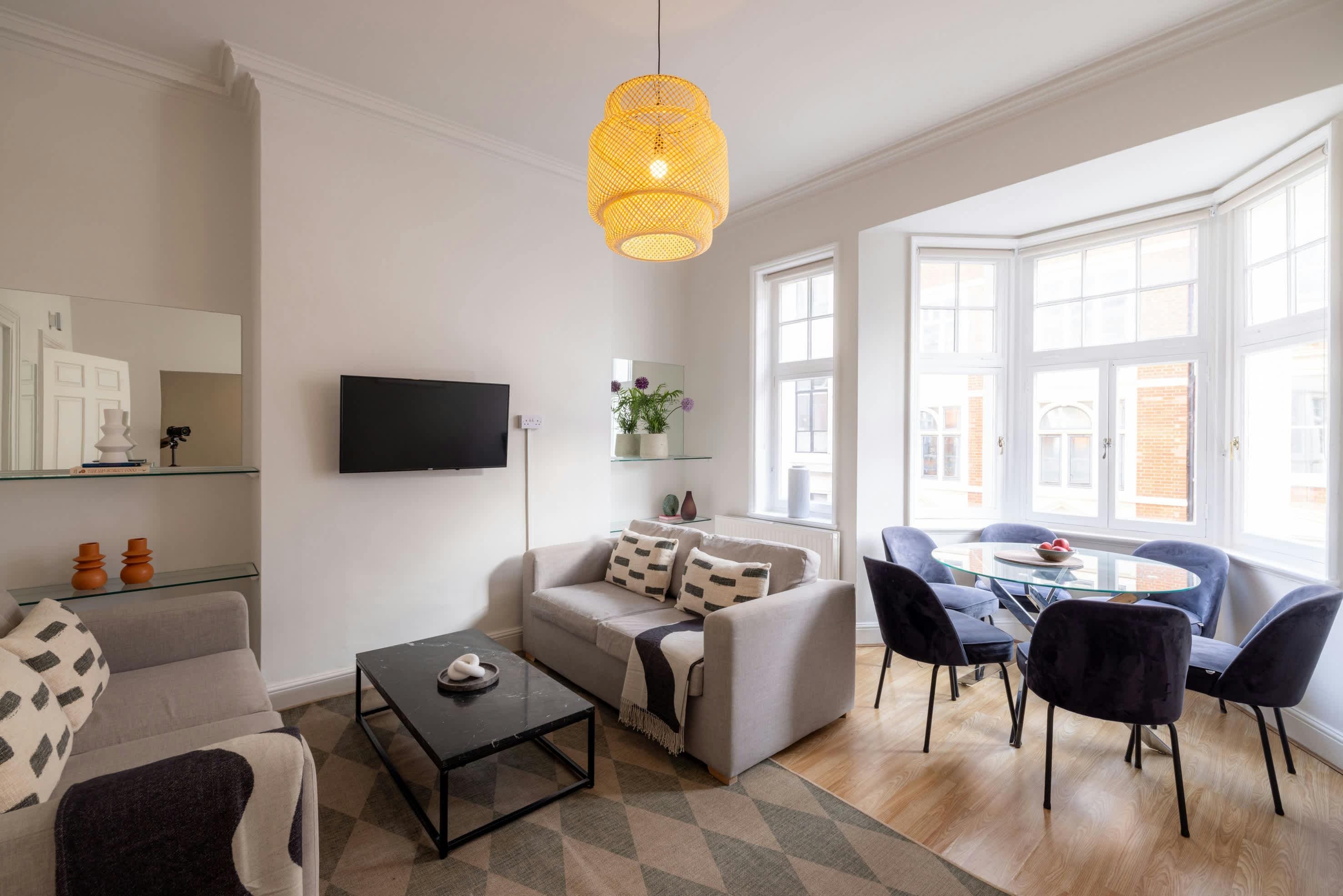 House Carnaby Soho Soho 8: Charming 3-Bedroom Townhouse Perfect for Families, Soho