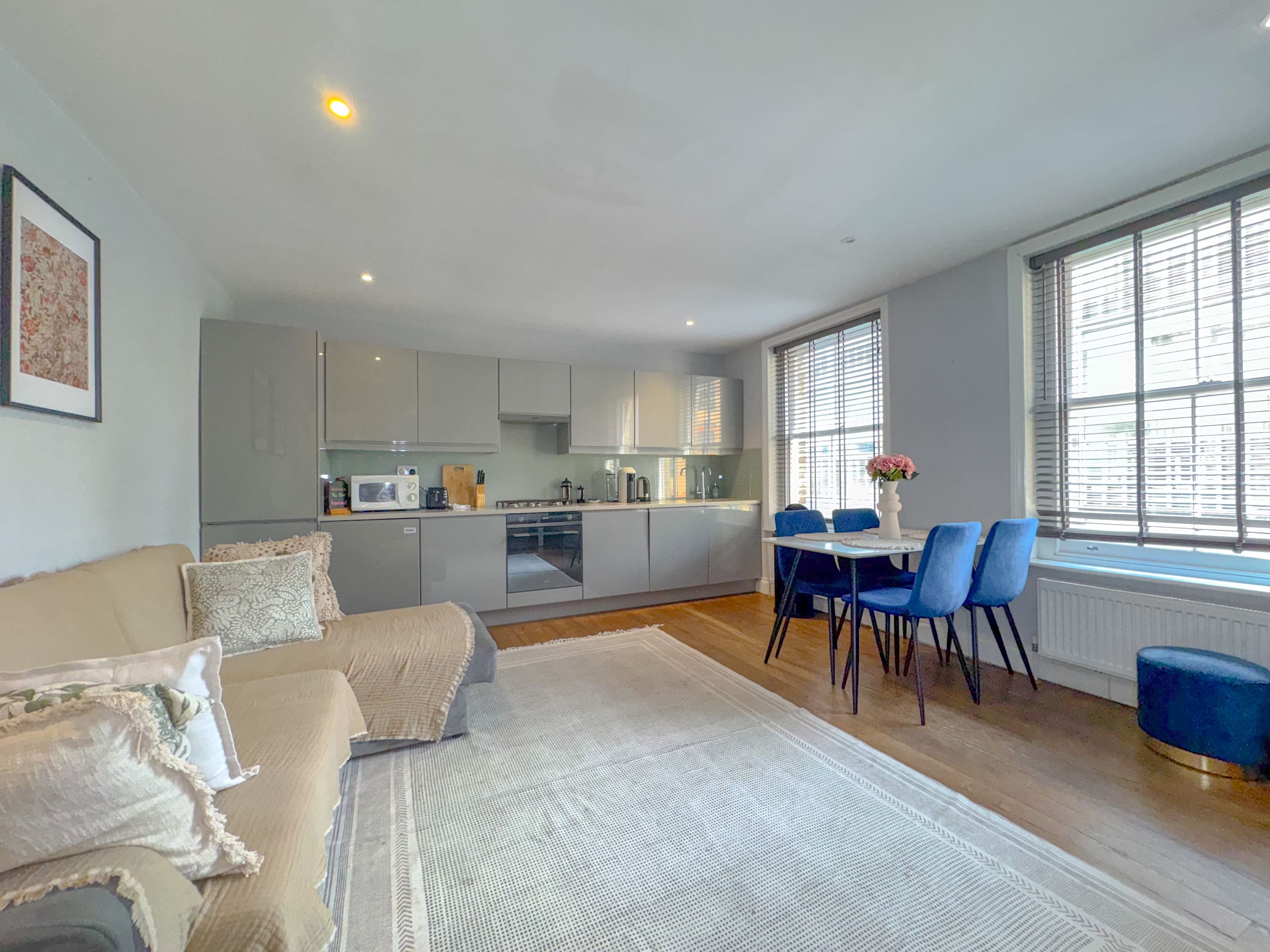 House Carnaby Soho Soho 9: Stylish 2-Bedroom Apartment with Private Patio, Soho London