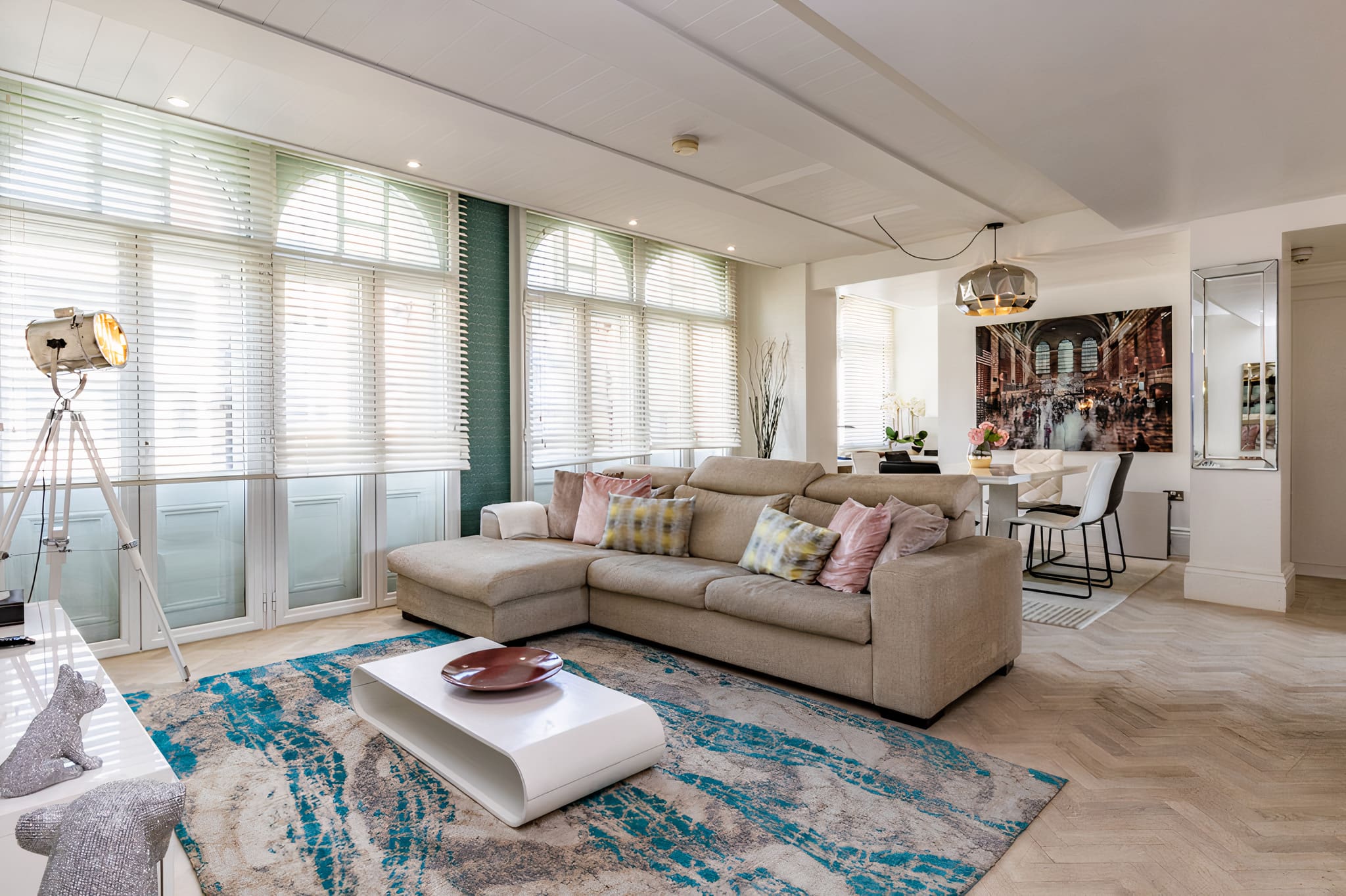House Carnaby Soho Soho: Elegant 3-Bedroom Luxury Apartment with Balconies, Soho