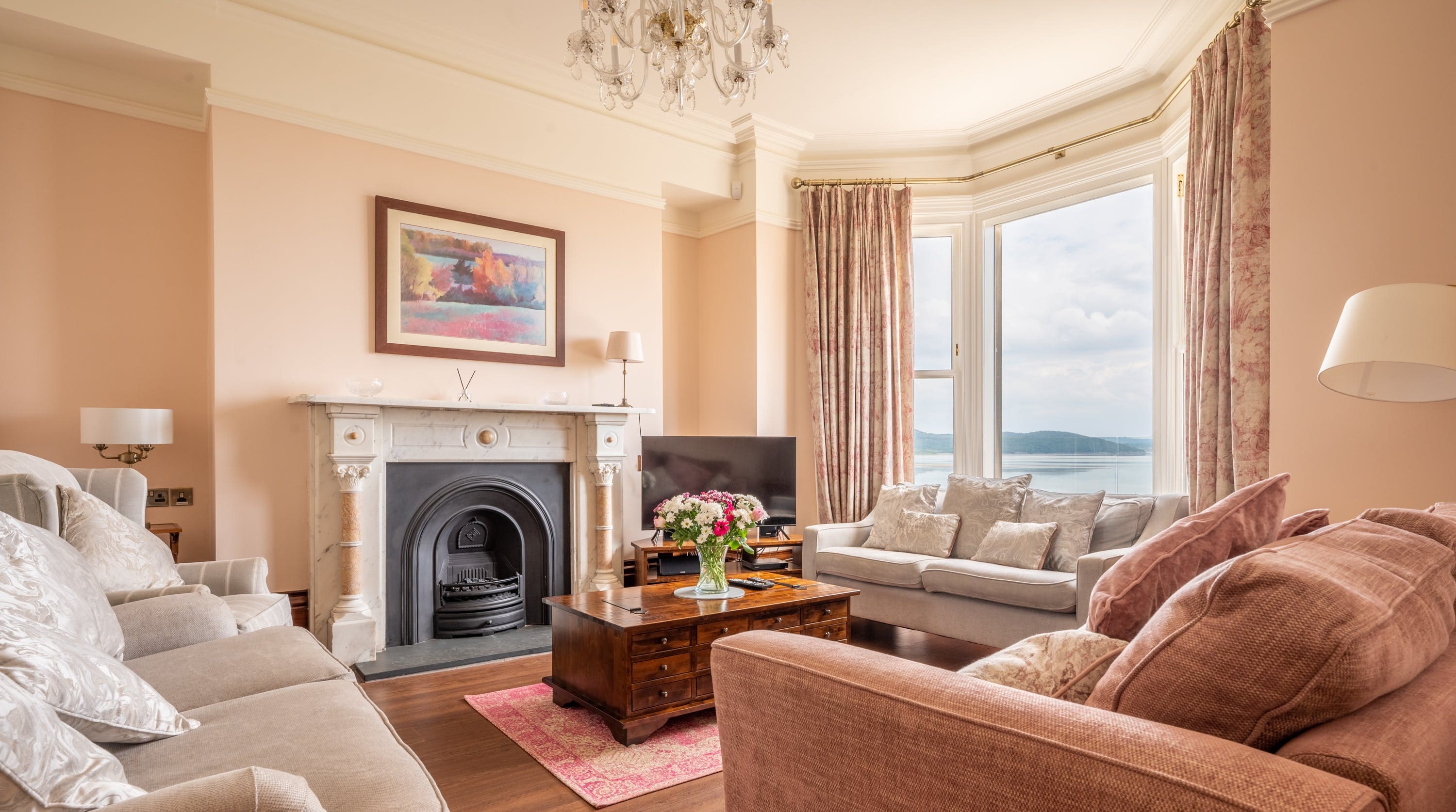 House Cartmel Grange: Luxury 7-Bedroom Apartment with Seaview and Hot Tub, Lake District