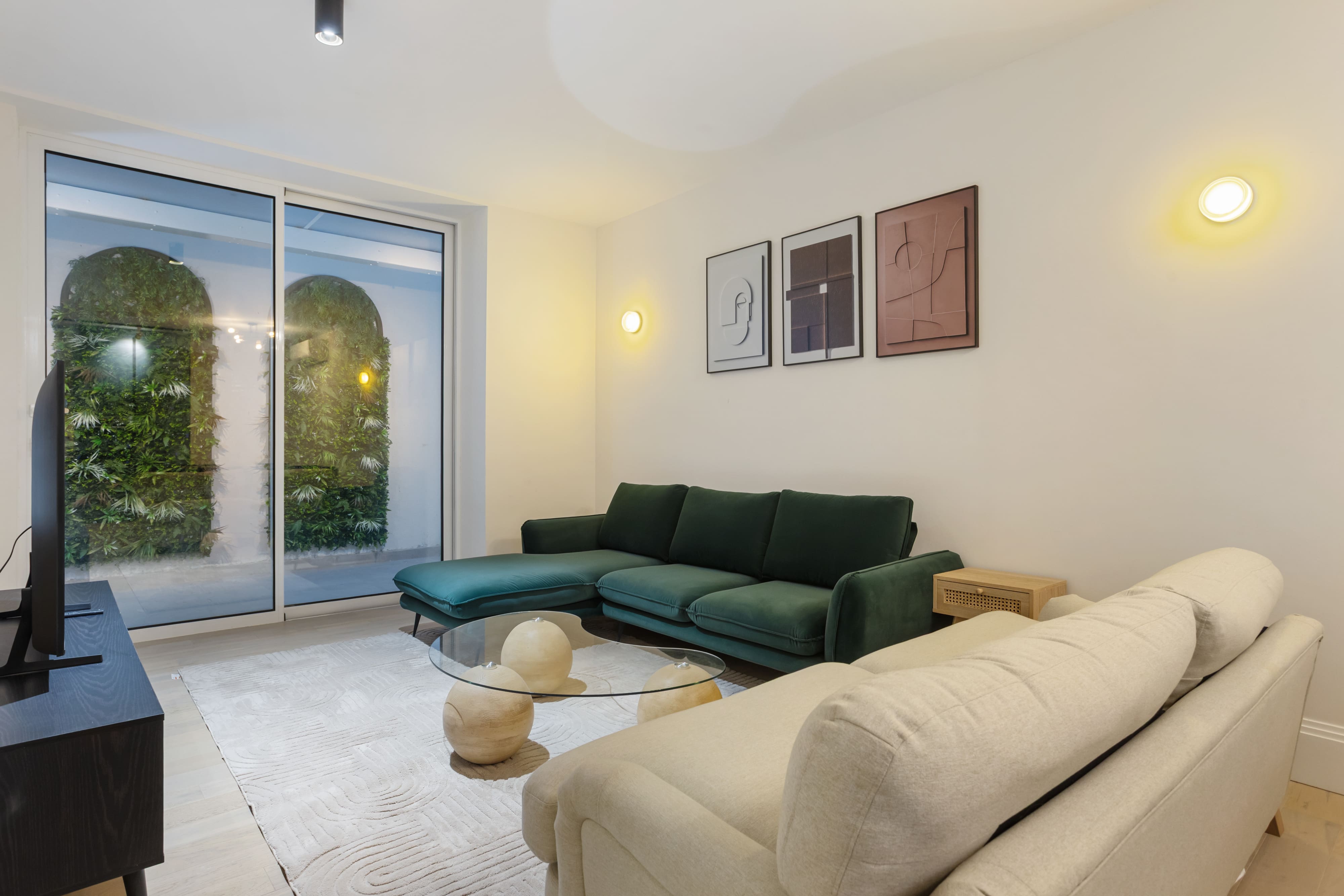 House Cartwright Bloomsbury: Chic 2-Bedroom Apartment Rental with Air-Con in Bloomsbury, London