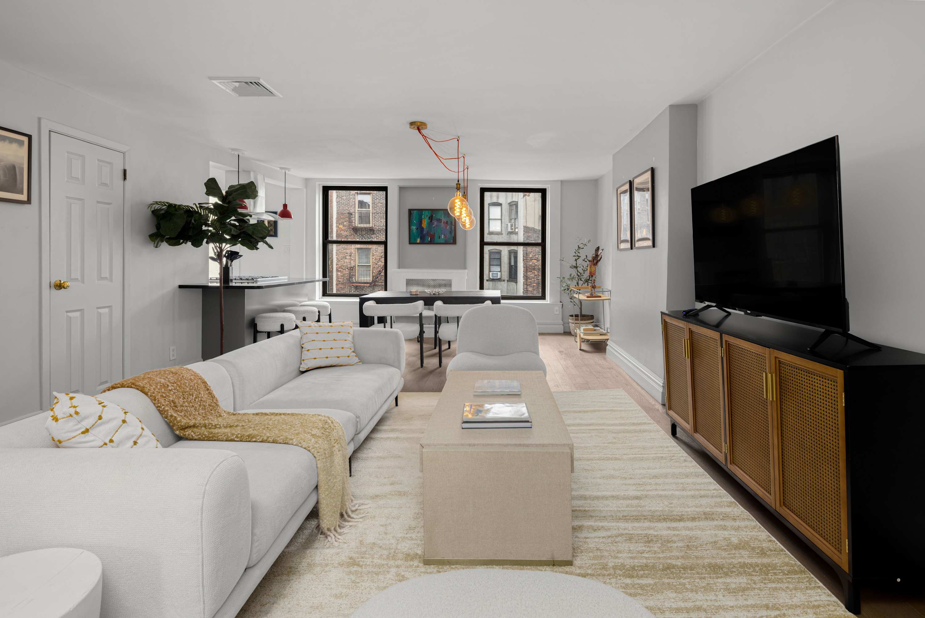 House Castagna SoHo: Chic 2-Bedroom Apartment with Open-Plan Living Space, SoHo