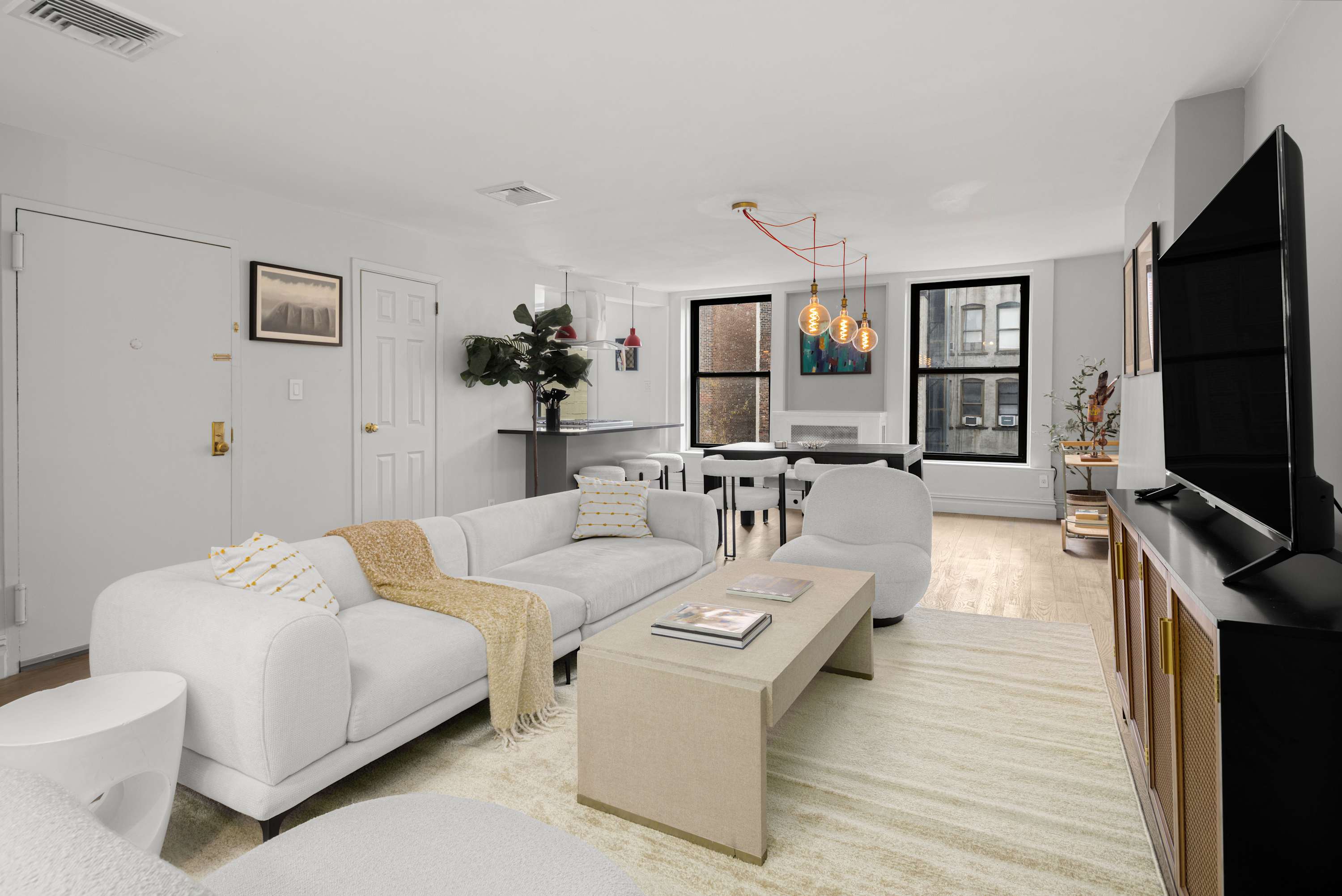 House Castagna SoHo: Chic 2-Bedroom Apartment with Open-Plan Living Space, SoHo