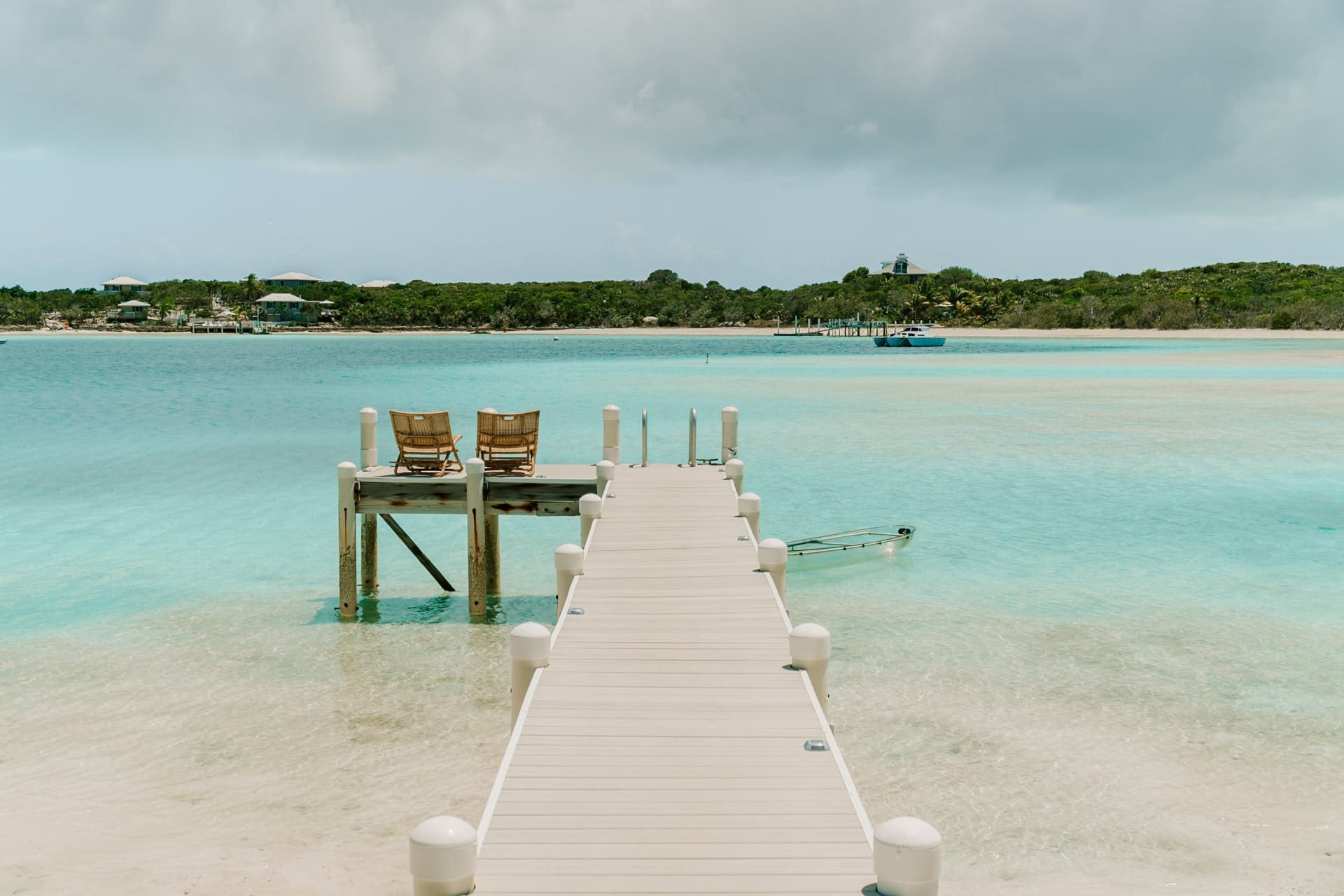 House Casuarina Stocking: Luxury 4-Bedroom Beachfront Villa with Water Sports, The Bahamas