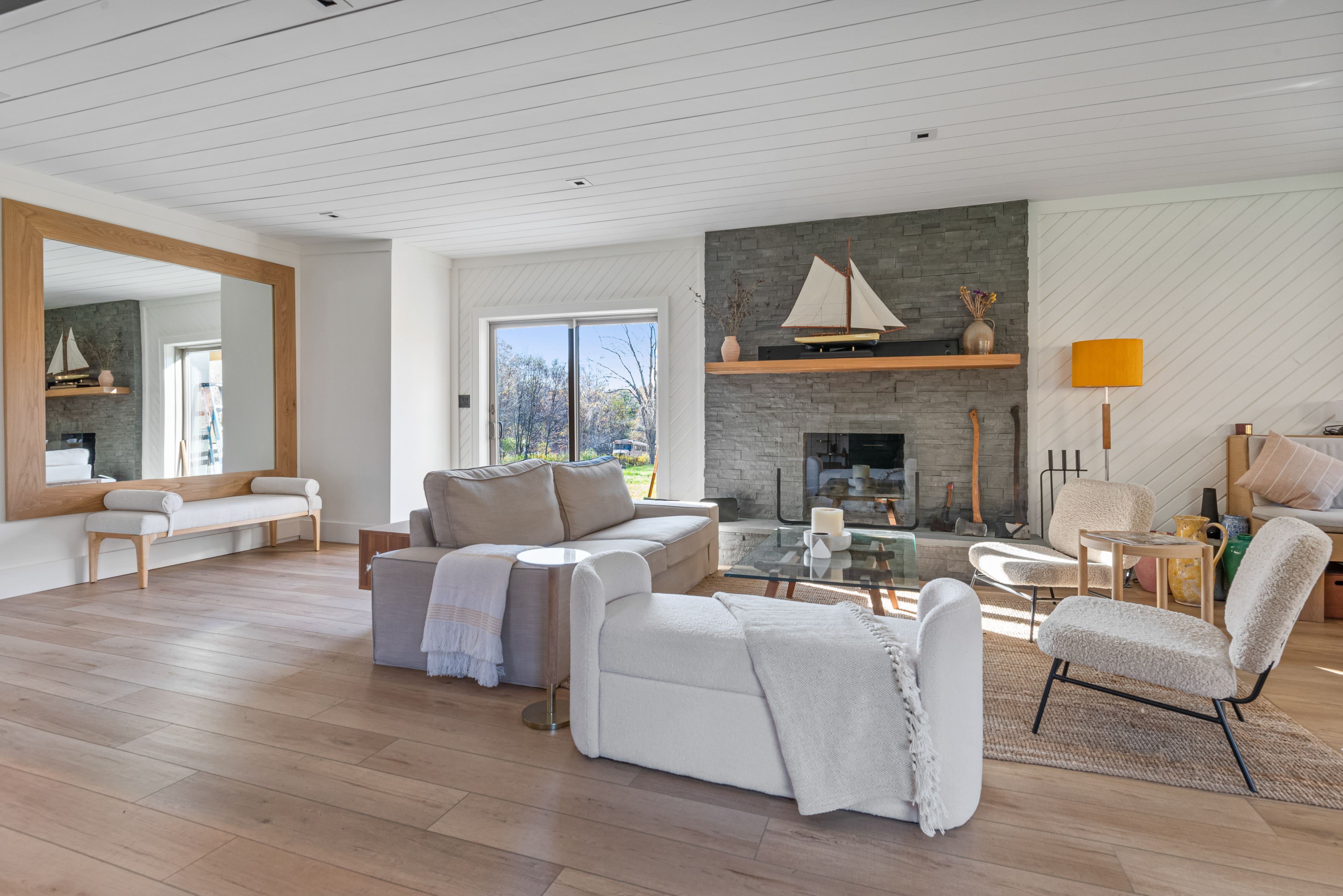 House Catskill Hunter: Spacious 7-Bedroom Luxury Villa with Fireplace and Terrace, Hunter