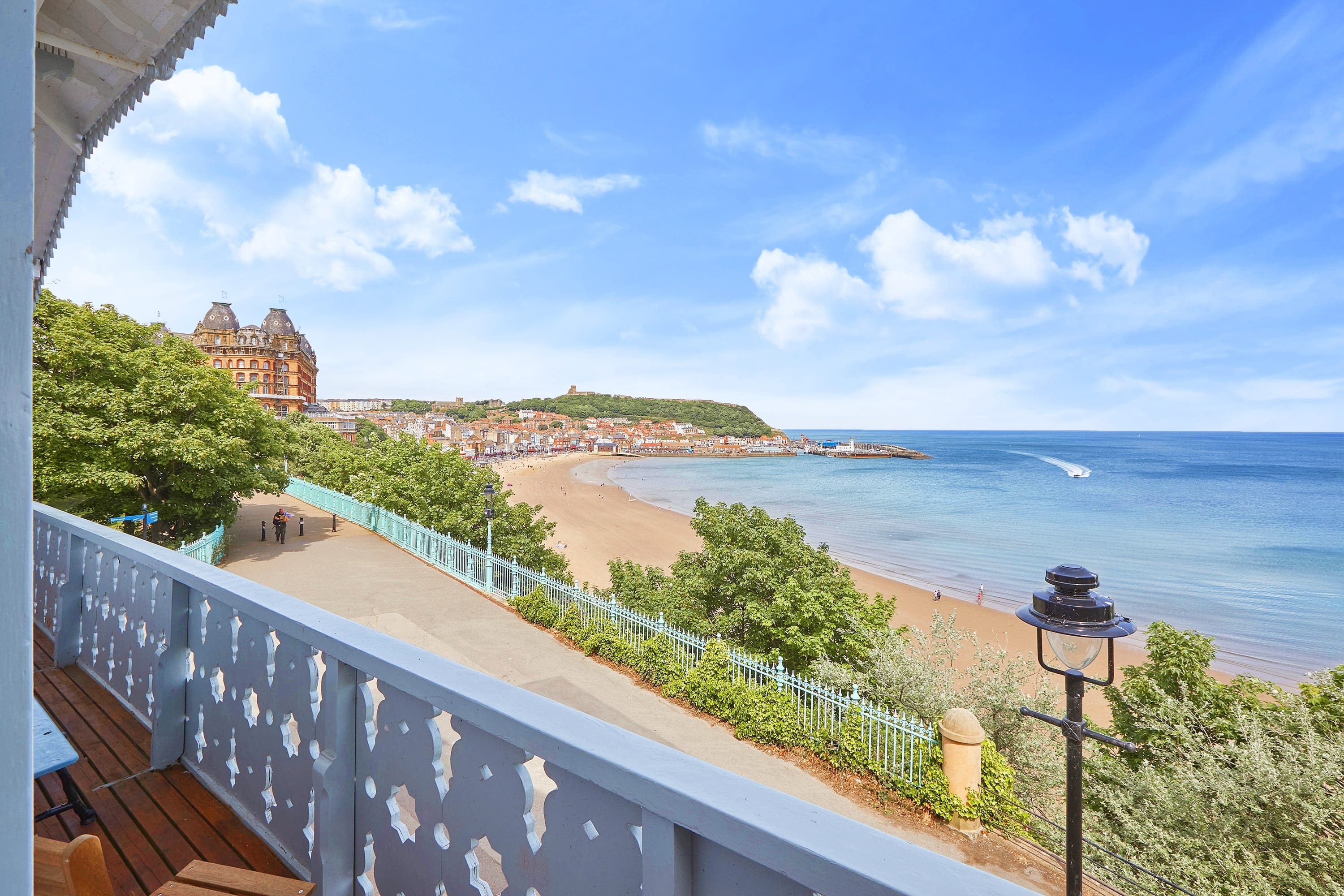House Cayton Scarborough: 5-Bedroom Luxury Apartment with Seaview and Pool, Scarborough