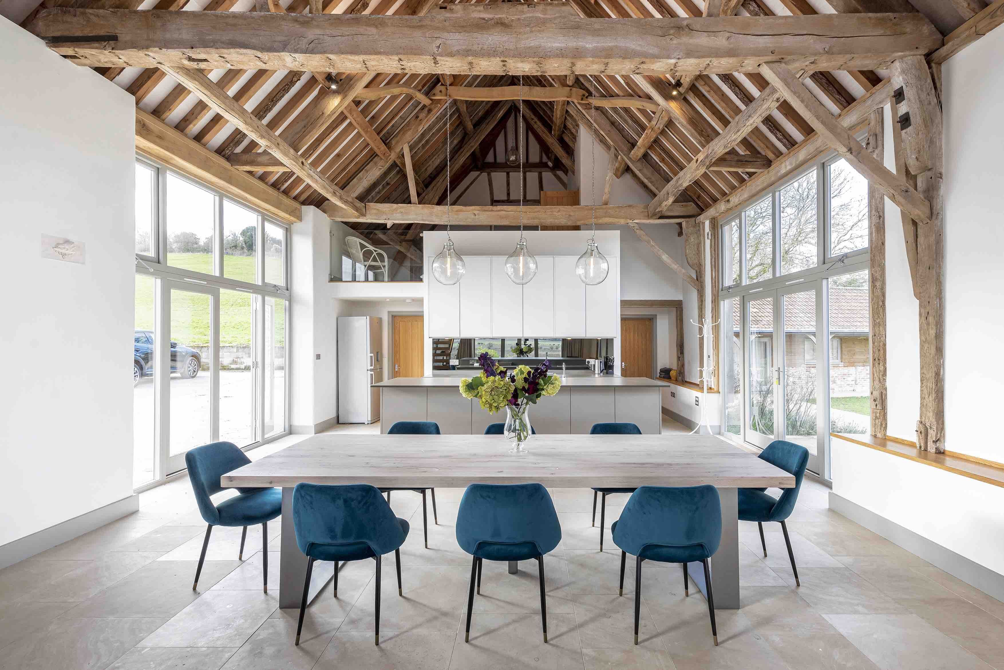 House Chalke Valley: Spacious 5-Bedroom Apartment with Hot Tub, Cranborne Chase