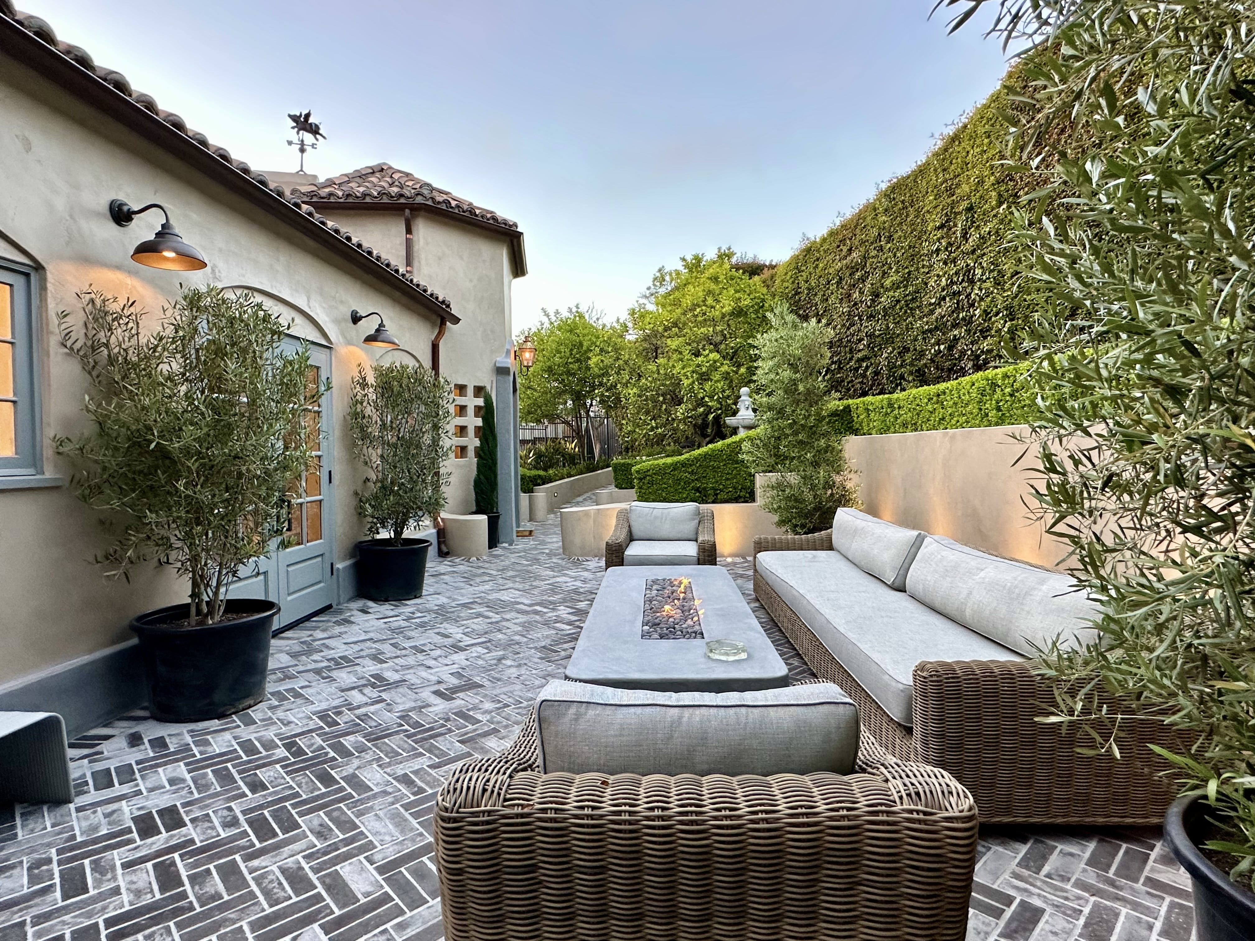 House Chaparral Franklin: Luxury 3-Bedroom Apartment with Rooftop Terrace, Franklin Village