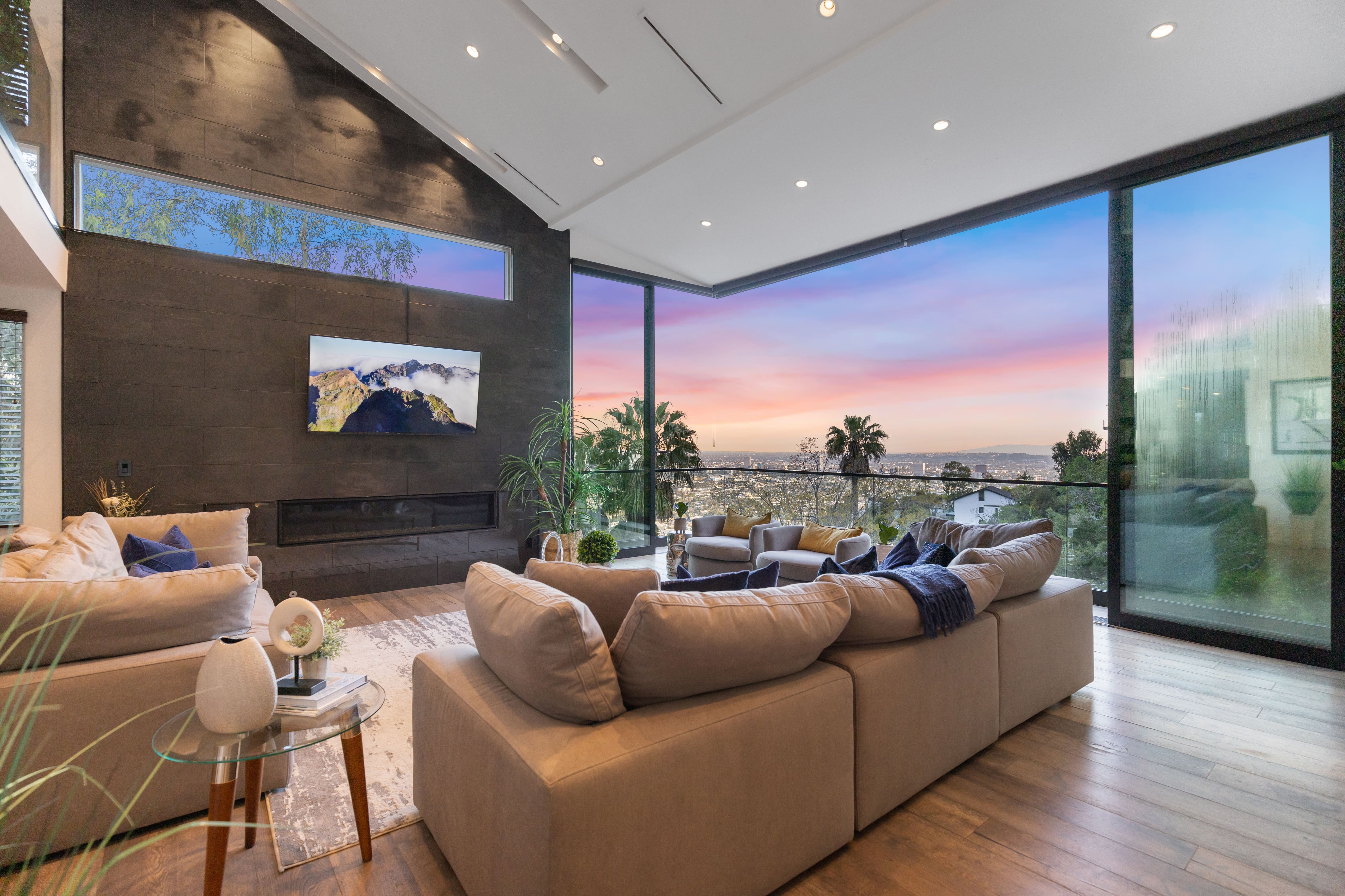 House Chaparral Laurel: Luxury 4-Bedroom Apartment with Seaview and Pool, Laurel Canyon