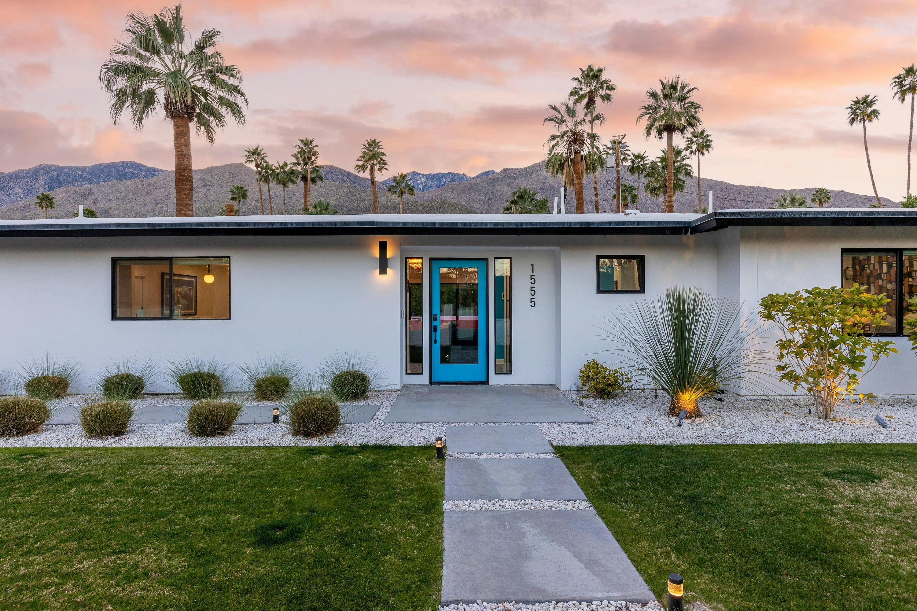 House Chaparral Palm Springs: Luxury 4-Bedroom Villa with Pool and Hot Tub, Palm Springs