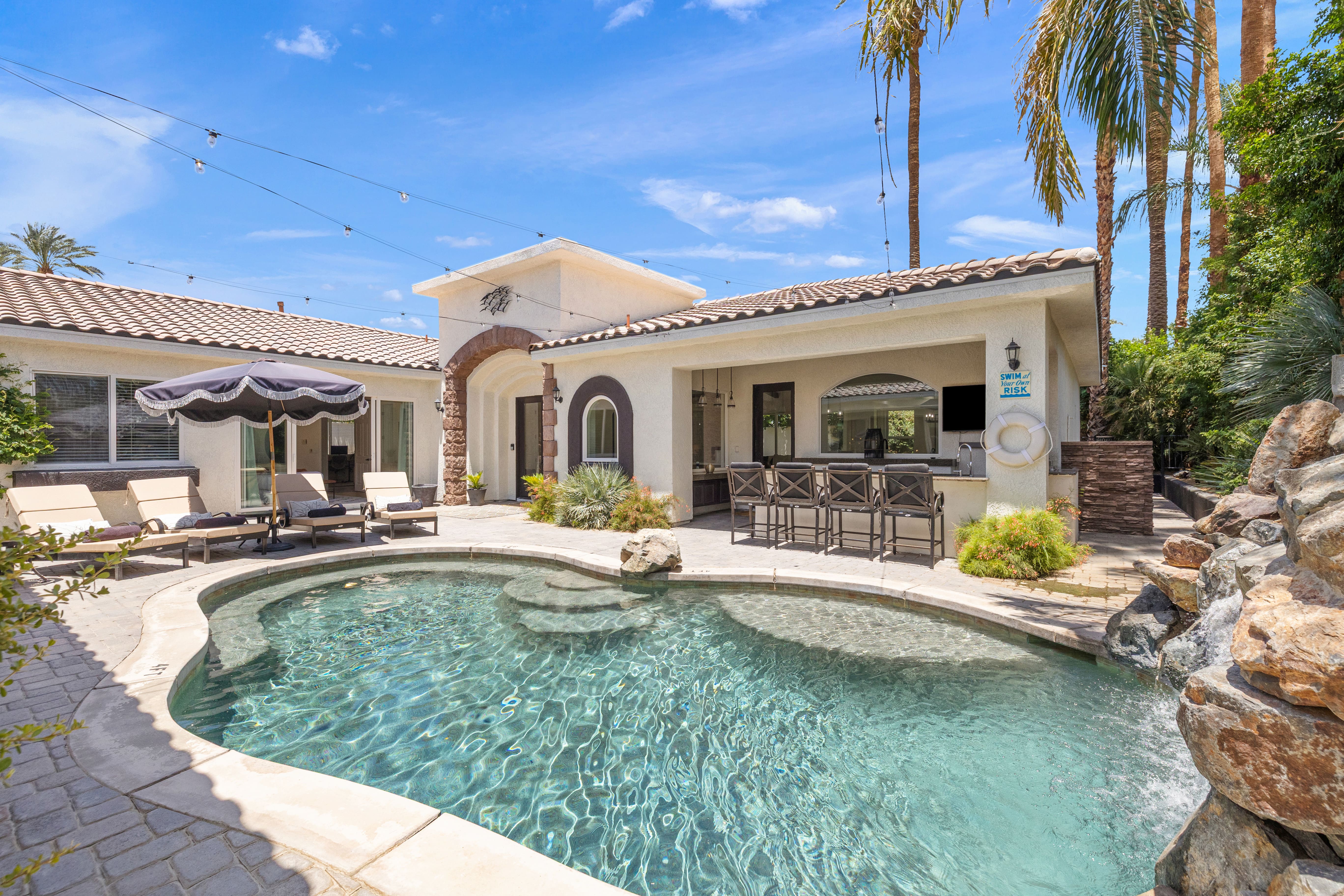 House Chaparral PalmDesert: Luxury 4-Bedroom House with Private Pool, Palm Desert