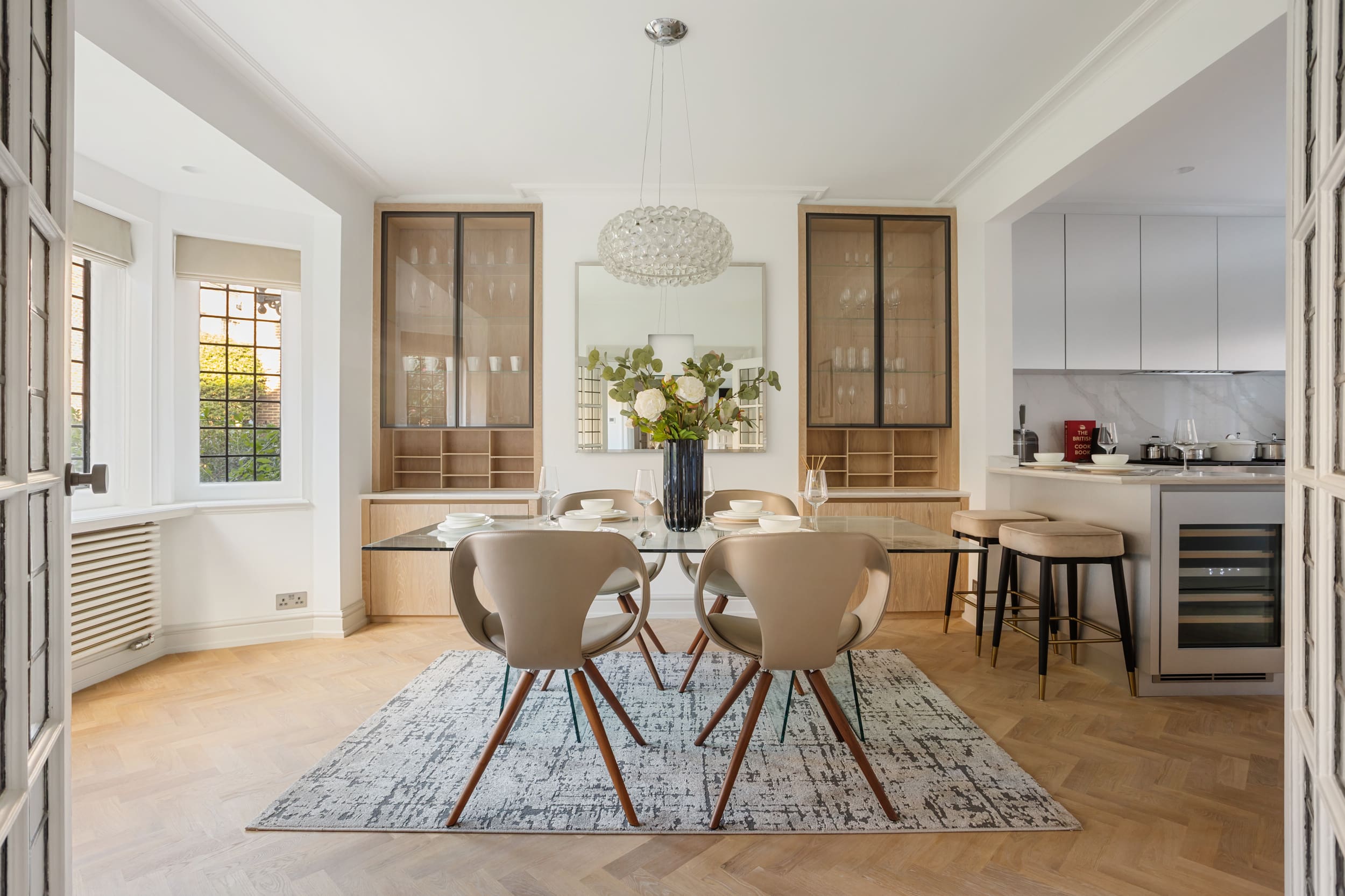 House Chelsea Bloom: Luxury 3-Bedroom Apartment with Family-Friendly Features, Chelsea