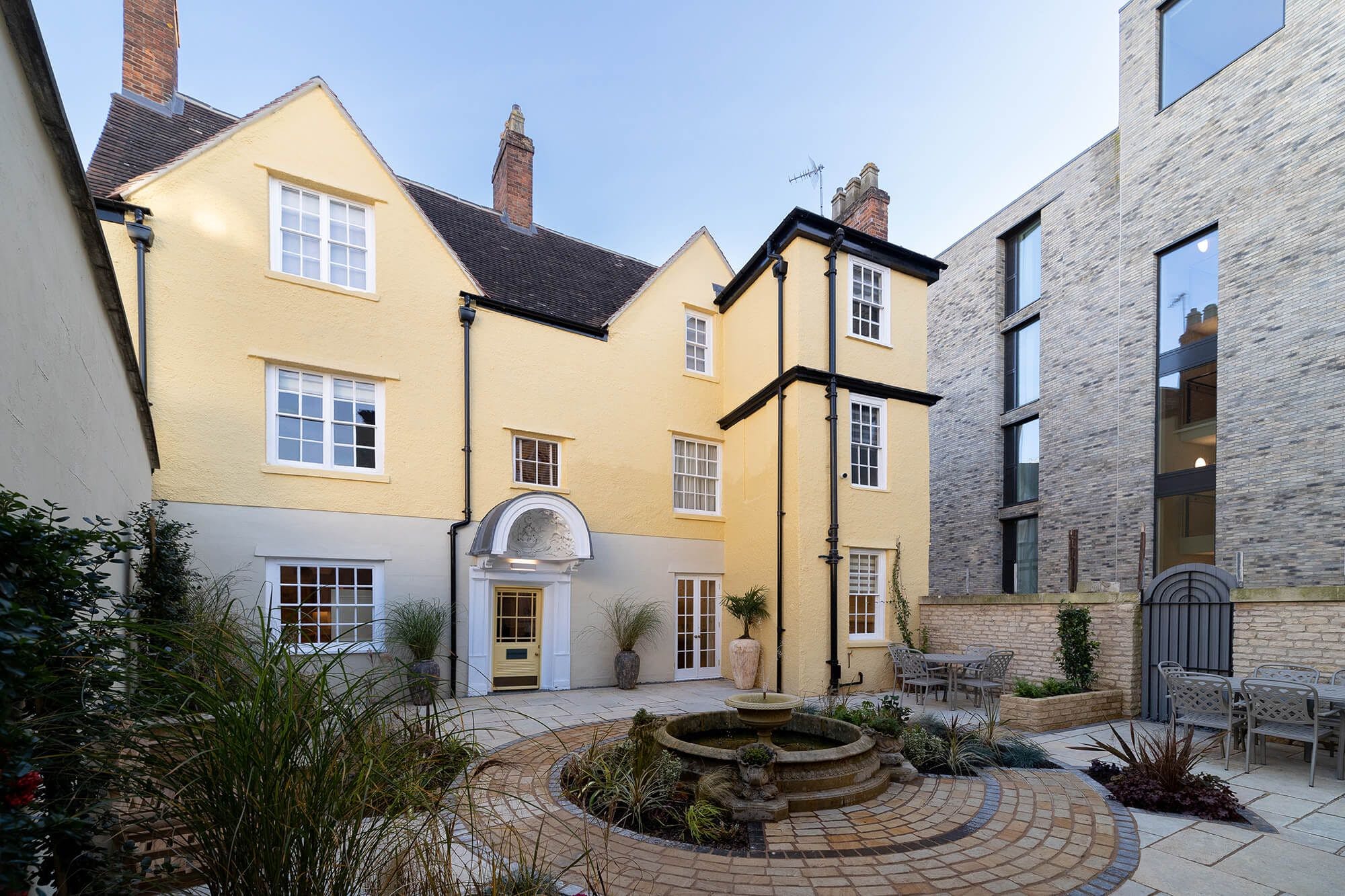 House Cherwell Oxford: Luxury 2-Bedroom Apartment with Designer Interiors, Oxford City Centre