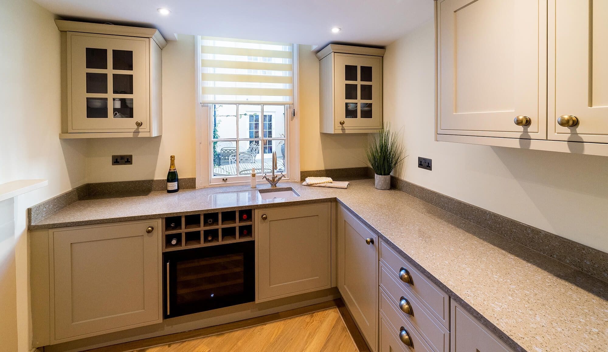 House Cherwell Oxford: Luxury 2-Bedroom Apartment with Designer Interiors, Oxford City Centre