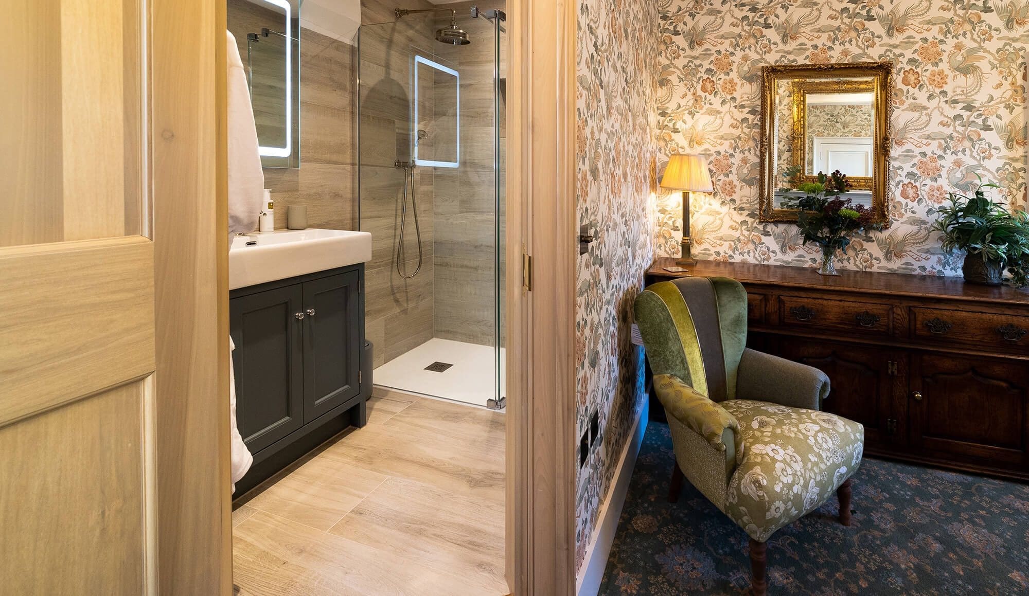 House Cherwell Oxford: Luxury 2-Bedroom Apartment with Designer Interiors, Oxford City Centre