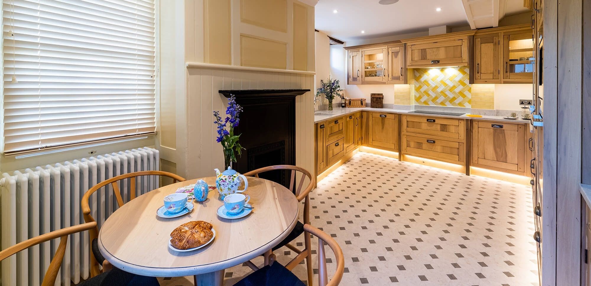 House Cherwell Oxford: Luxury 2-Bedroom Apartment with Designer Interiors, Oxford City Centre