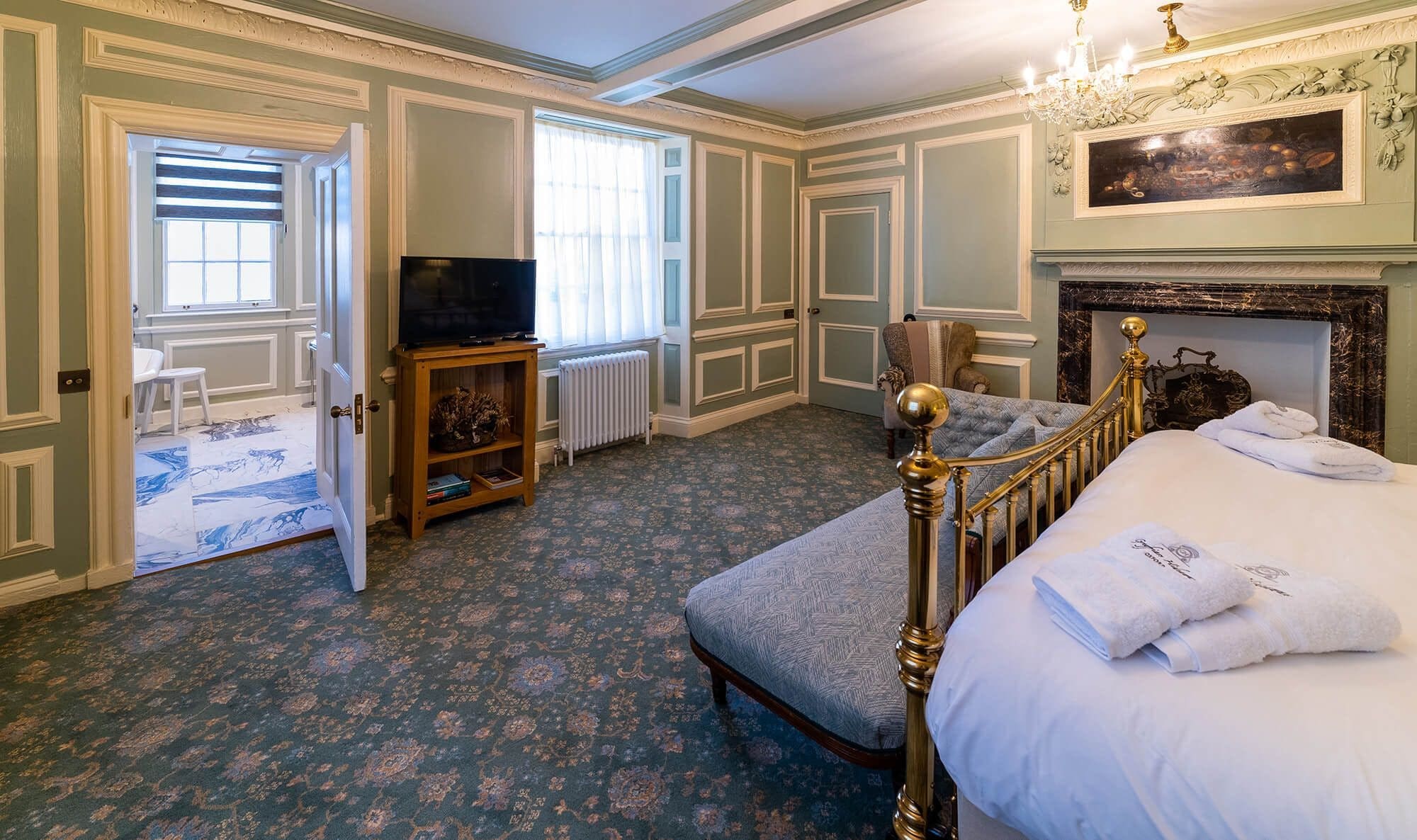 House Cherwell Oxford: Luxury 2-Bedroom Apartment with Designer Interiors, Oxford City Centre