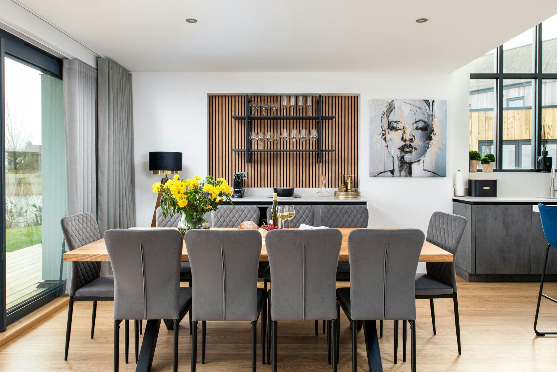 House Chesil Dorset: Spacious 4-Bedroom House with Pool and Lake Access, Dorset